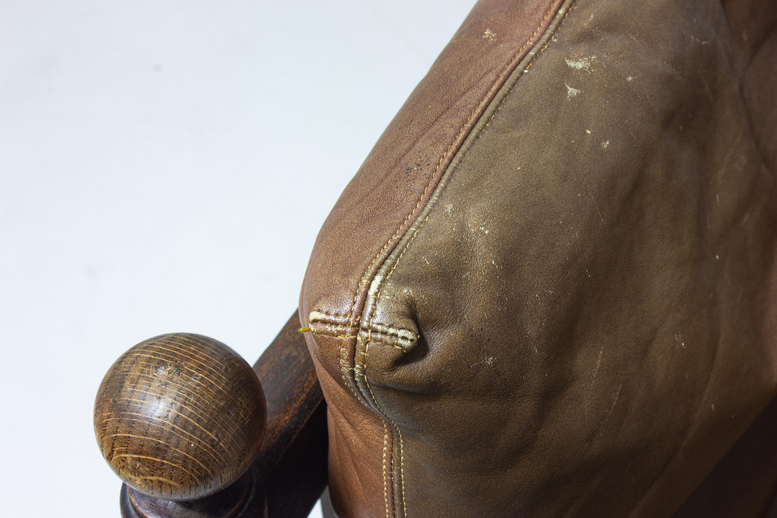 Poltrona francese a due posti della metà del secolo scorso in Oak e pelle in vendita 3