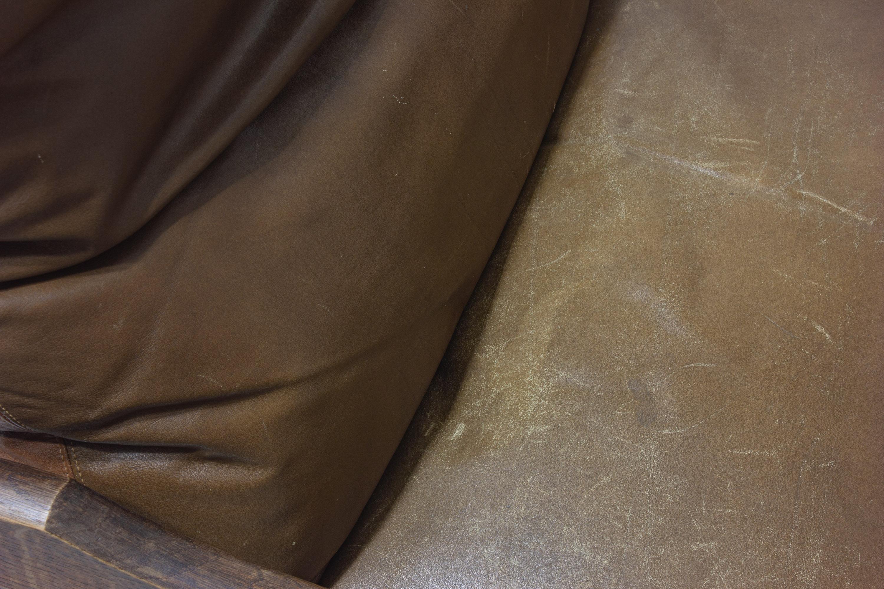 Poltrona francese a due posti della metà del secolo scorso in Oak e pelle in vendita 2