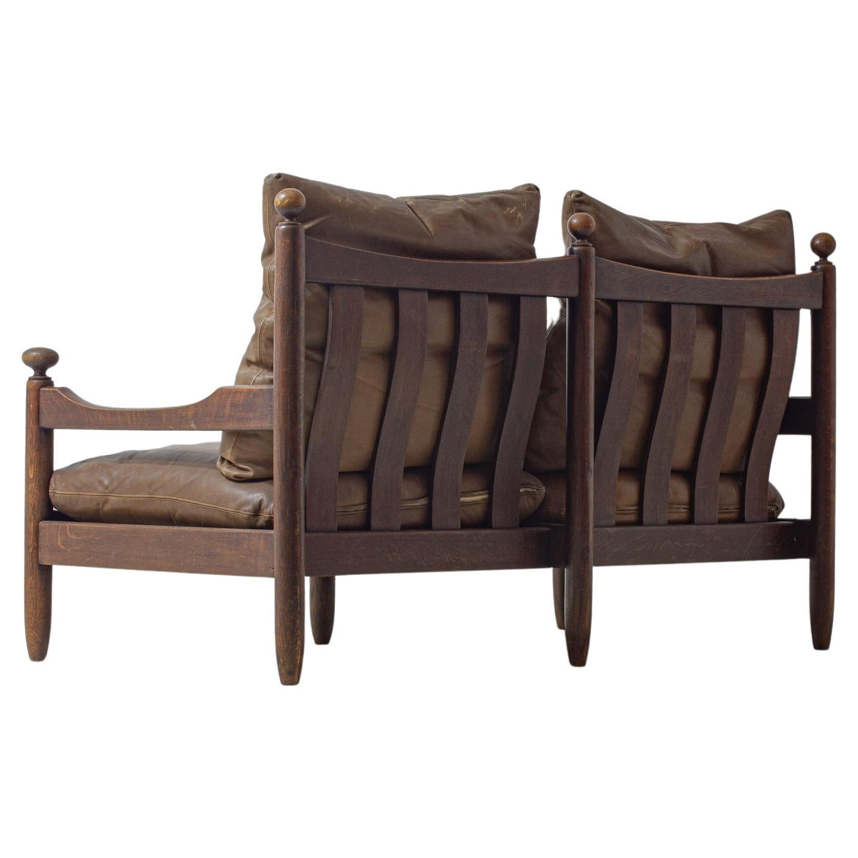 Butaca francesa de mediados de siglo de 1950 en roble y cuero