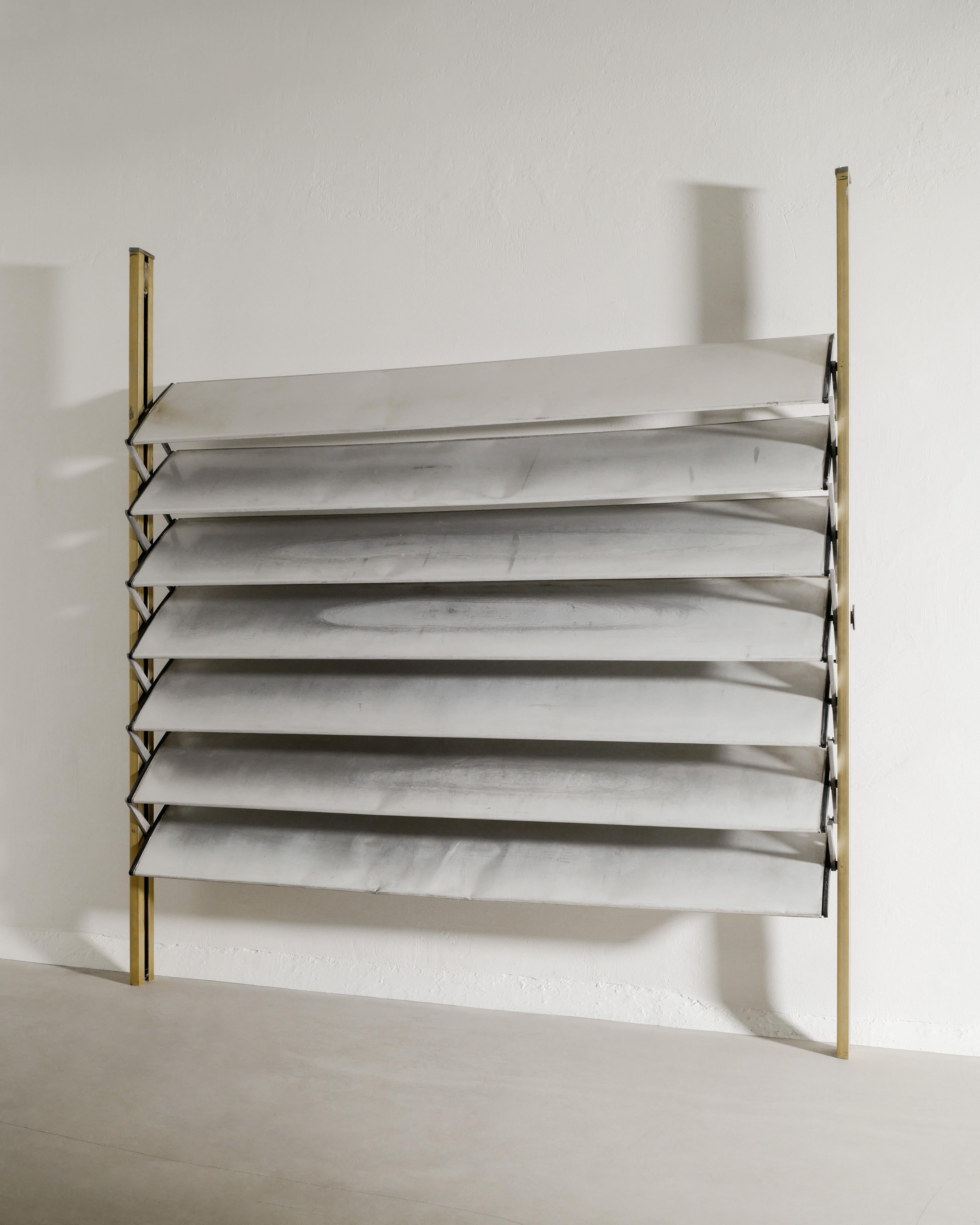 Französisches Aluminium Brise Soleil Sonnenschutzpaneel aus der Mitte des Jahrhunderts von Jean Prouvé 1950er Jahre (Moderne der Mitte des Jahrhunderts) im Angebot