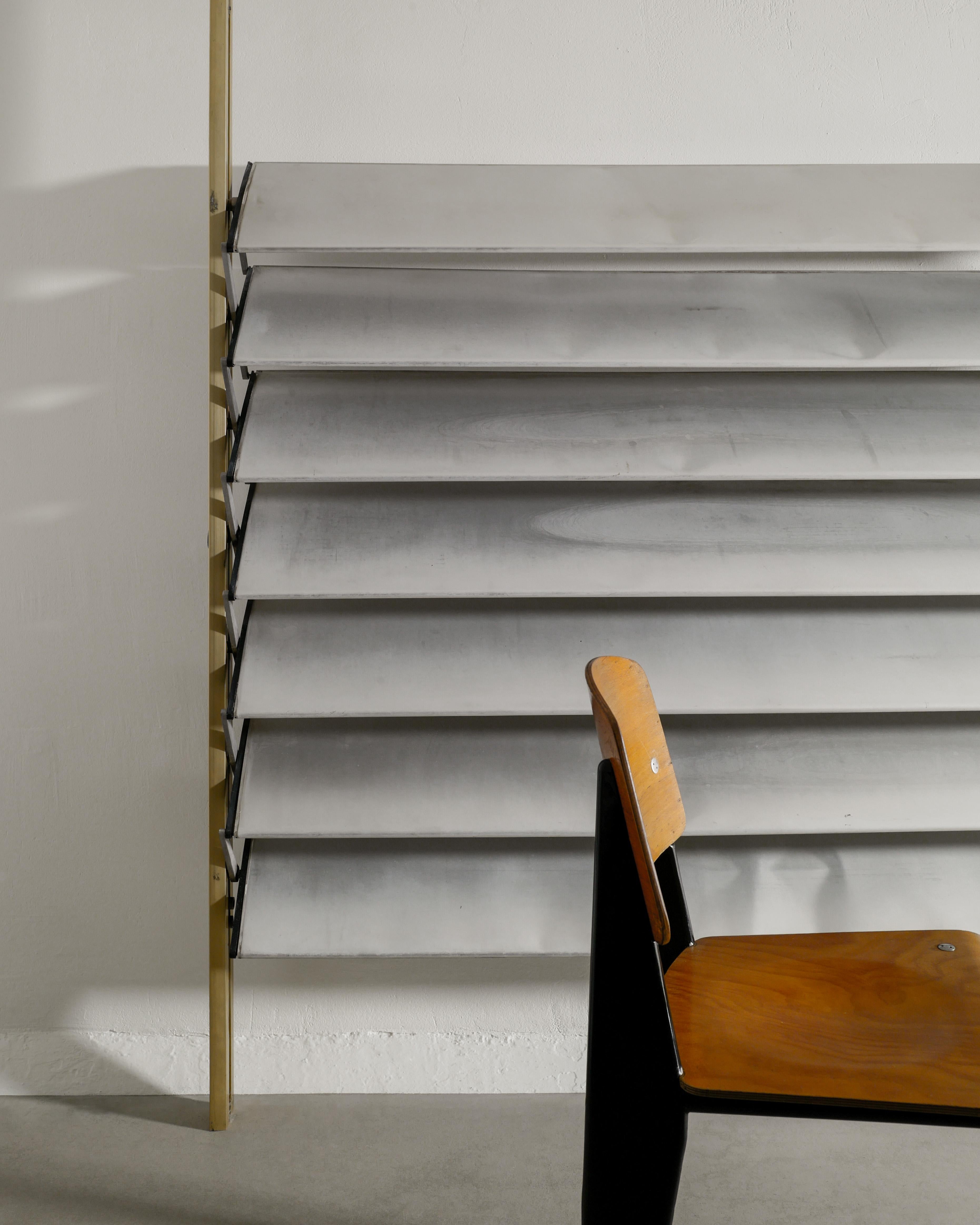 Französisches Aluminium Brise Soleil Sonnenschutzpaneel aus der Mitte des Jahrhunderts von Jean Prouvé 1950er Jahre im Angebot 1
