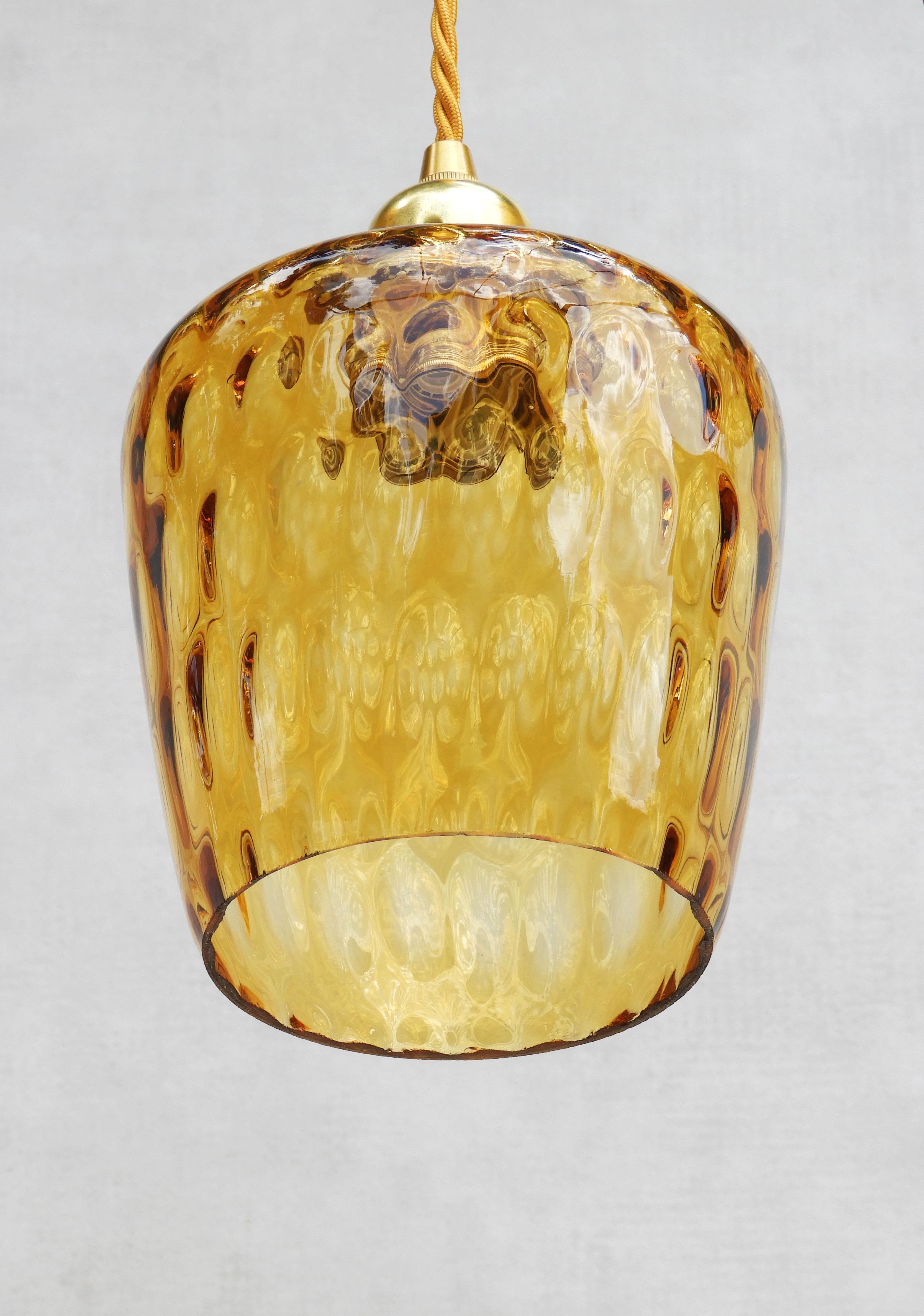 Französisch Mid Century Bernstein Blase Glas Pendelleuchten C1960 im Angebot 1