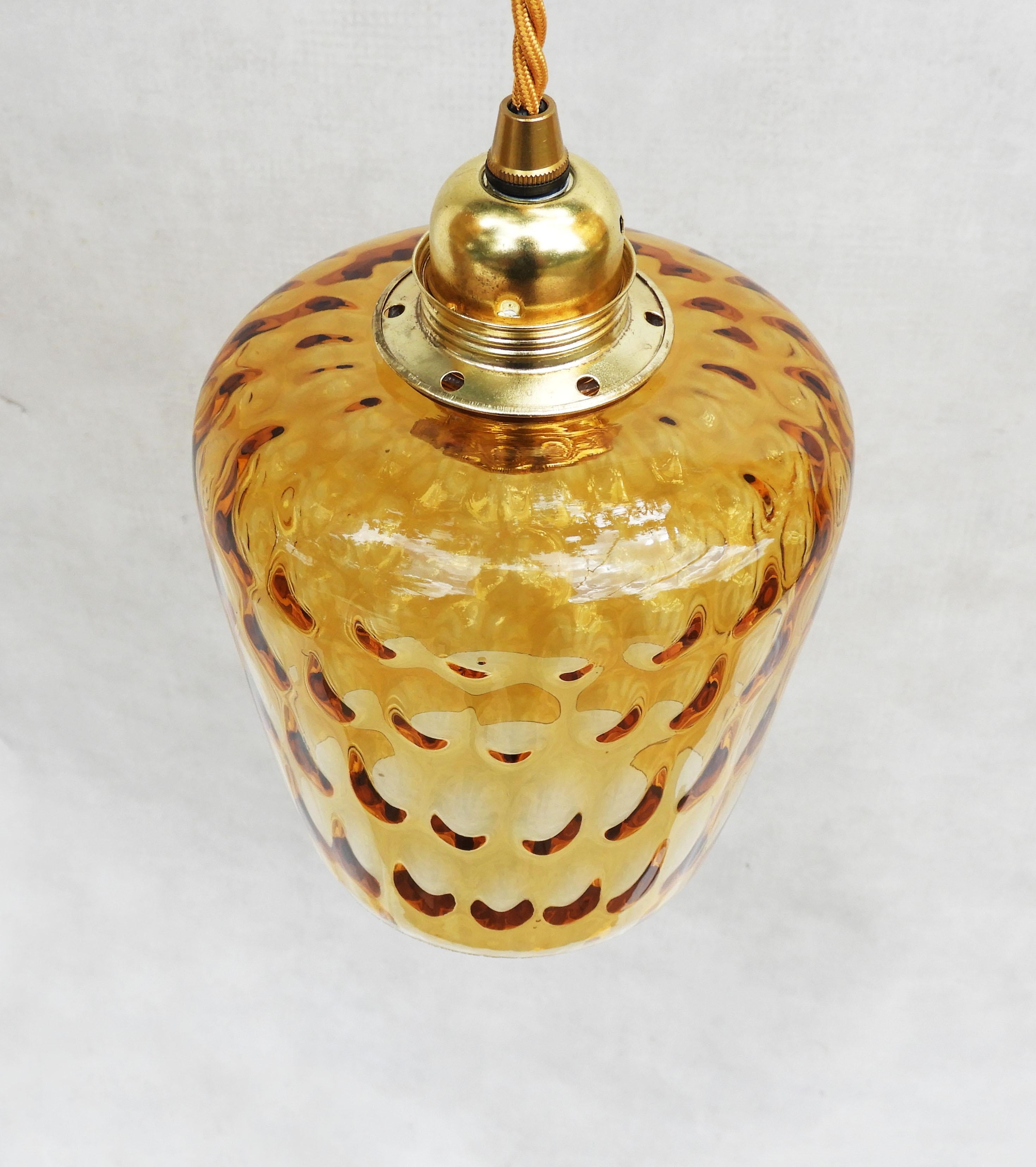 Französisch Mid Century Bernstein Blase Glas Pendelleuchten C1960 im Angebot 2