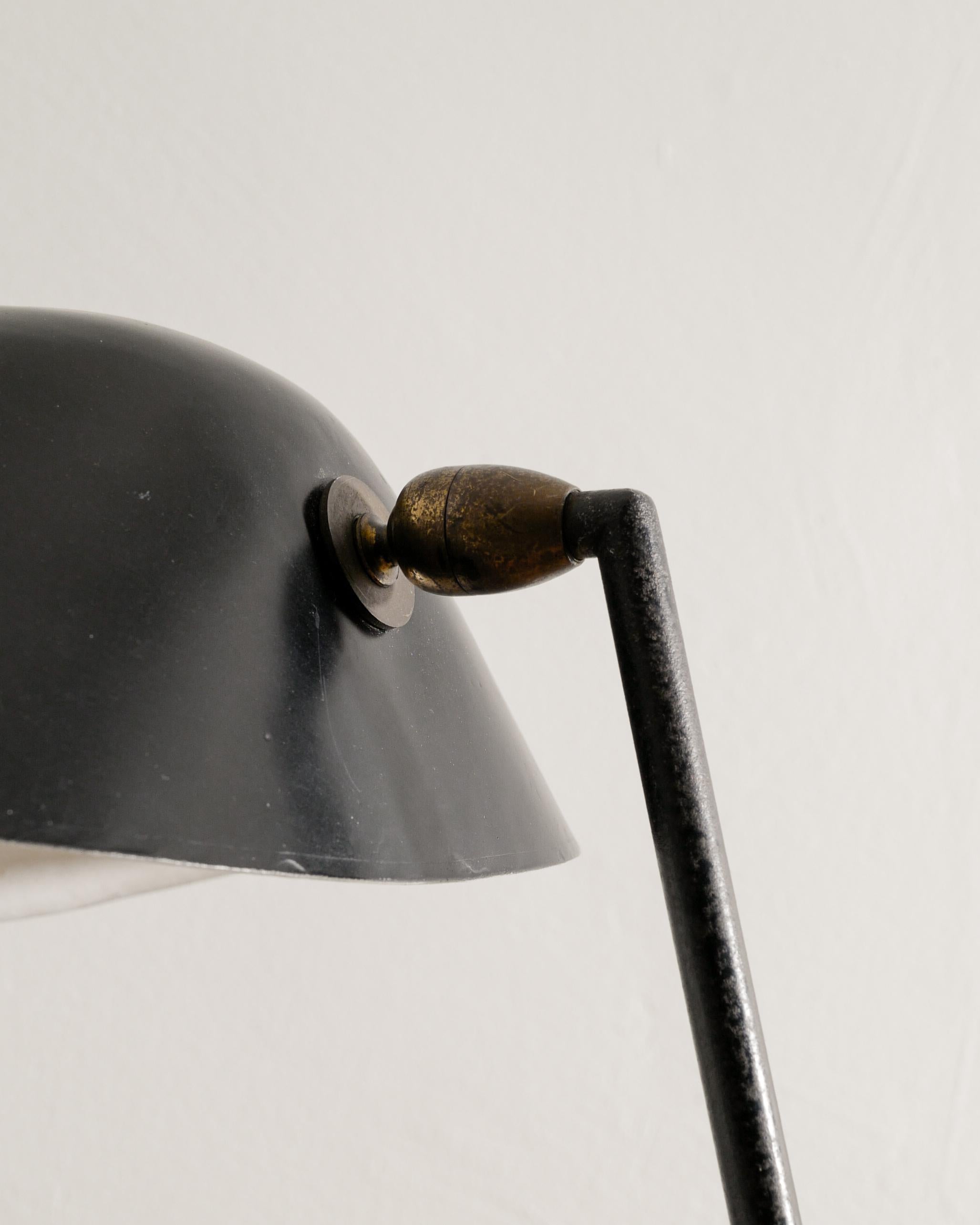 Lampe de bureau Antony de Serge Mouille par Steph Simon, années 1950 Bon état - En vente à Stockholm, SE