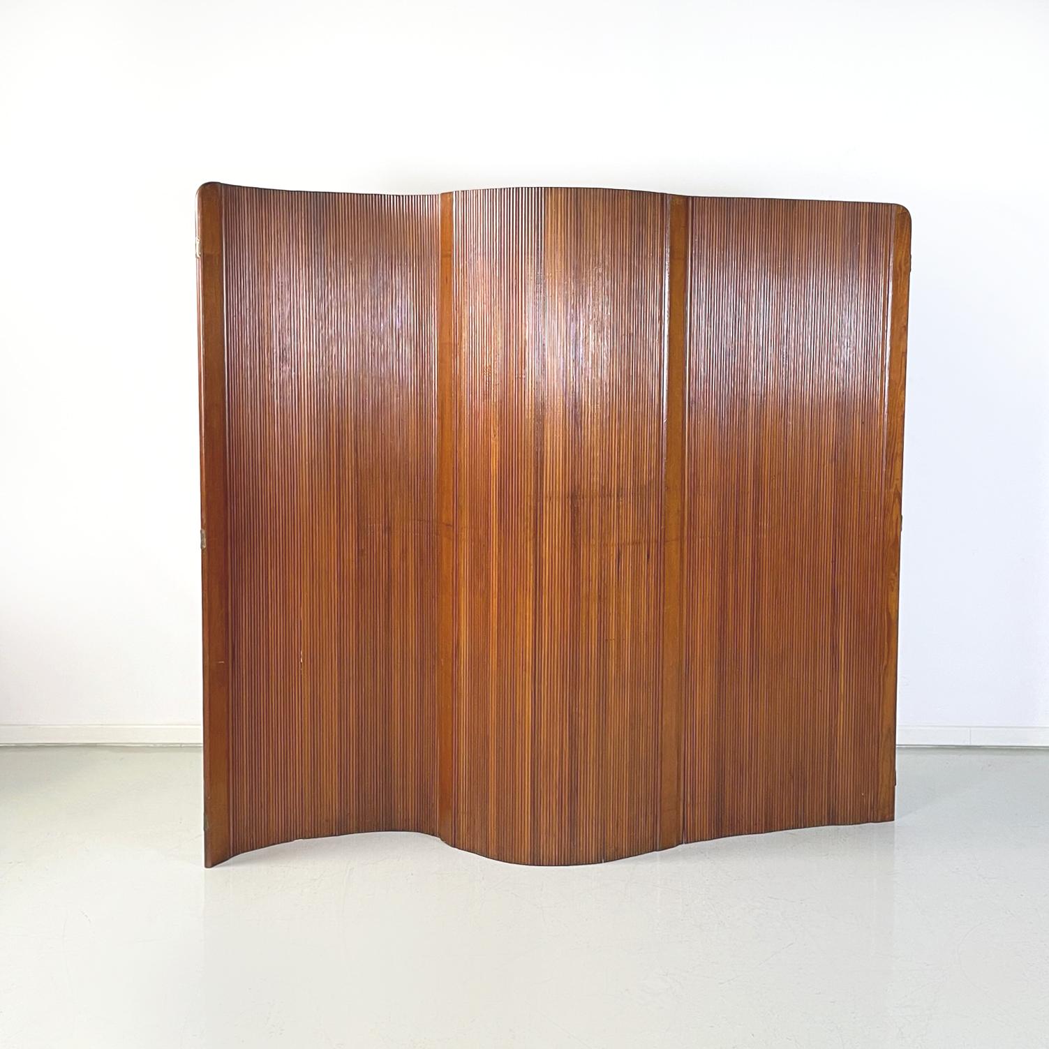 Italian French Midcentury Art Deco Self-Supporting Wooden Screen by Baumann, 1950s For Sale