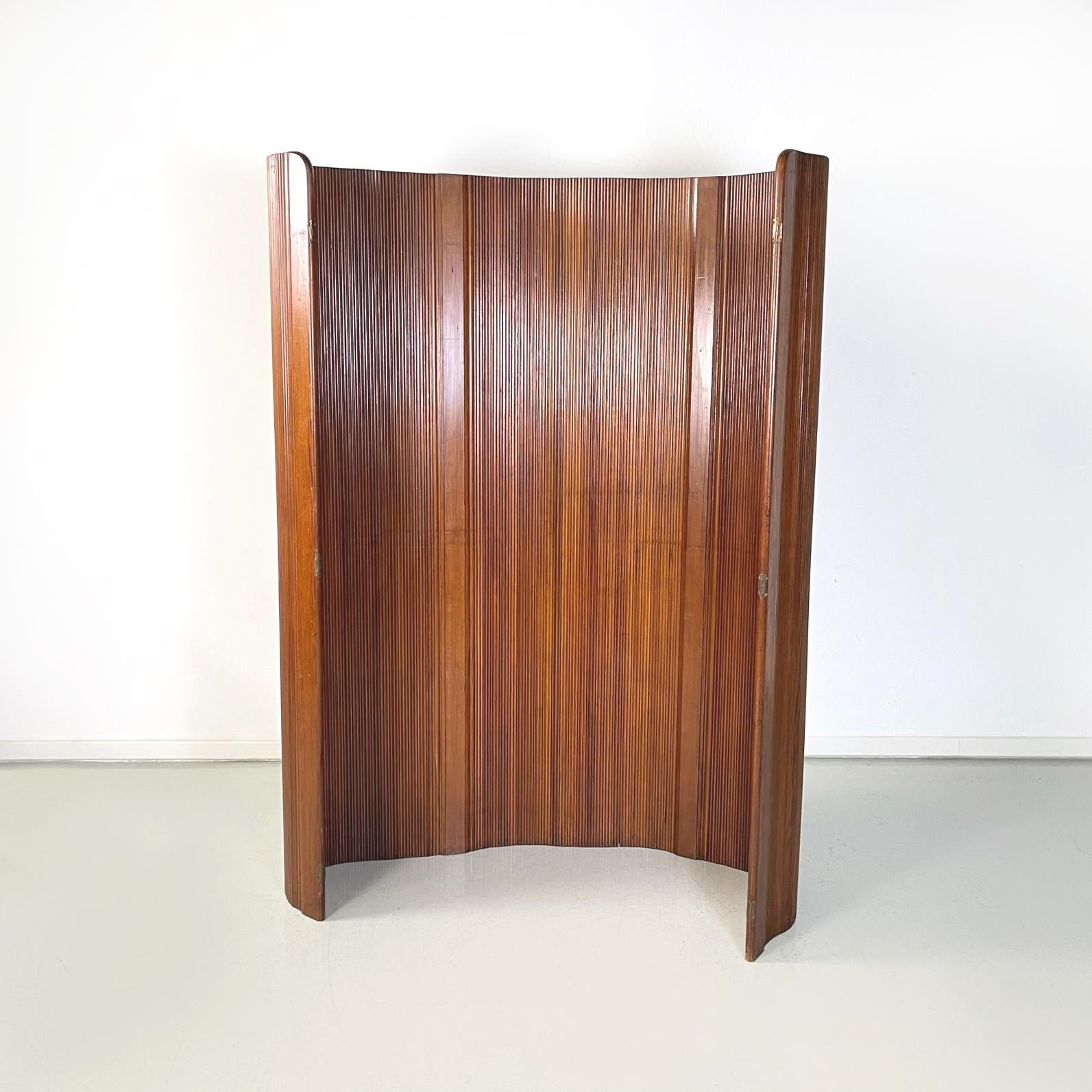French Midcentury Art Deco Self-Supporting Wooden Screen by Baumann, 1950s In Good Condition For Sale In MIlano, IT