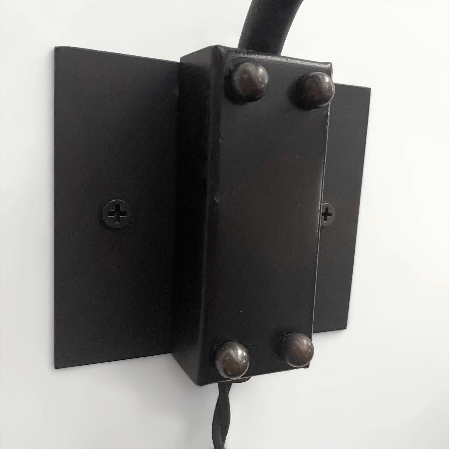 Contrapeso articulado francés de mediados de siglo  Lámpara de pared de brazo articulado en venta 10