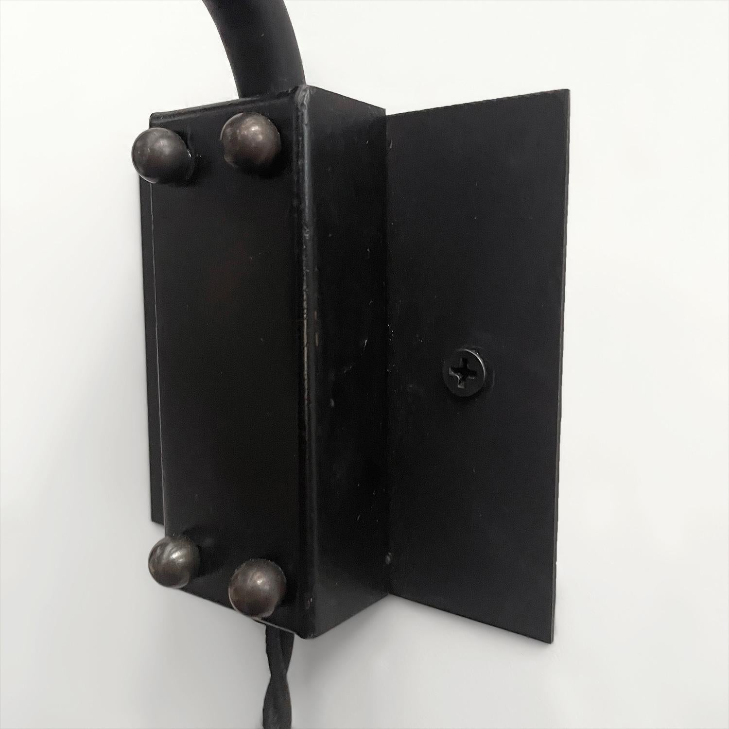 Contrapeso articulado francés de mediados de siglo  Lámpara de pared de brazo articulado en venta 11