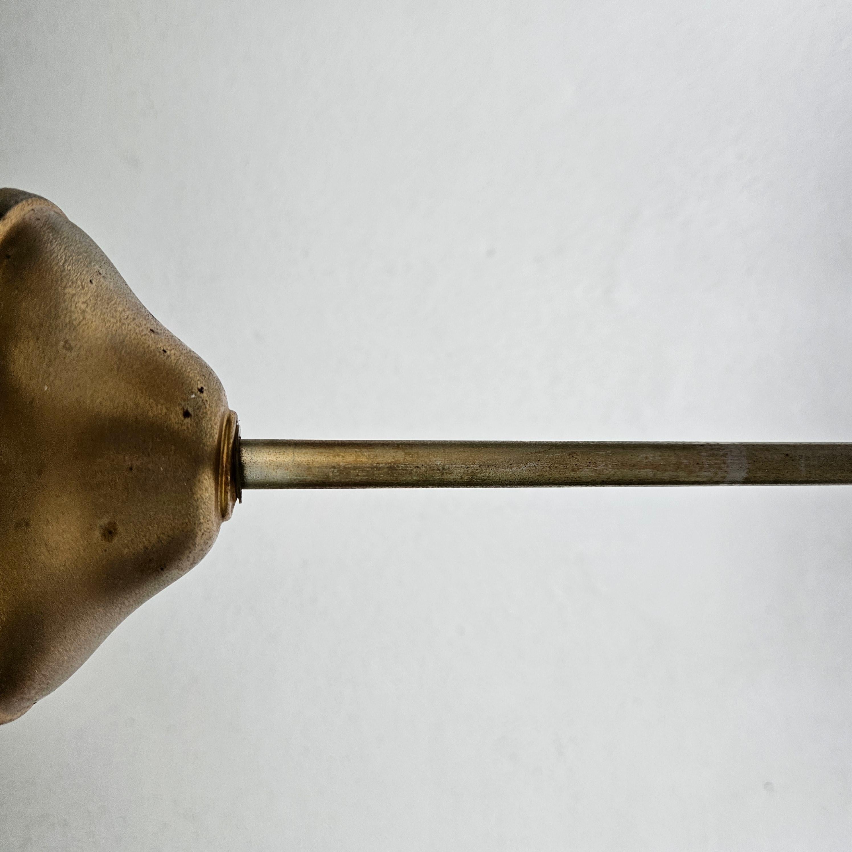 Lampadario atomico francese di metà secolo in ottone e vetro in vendita 9