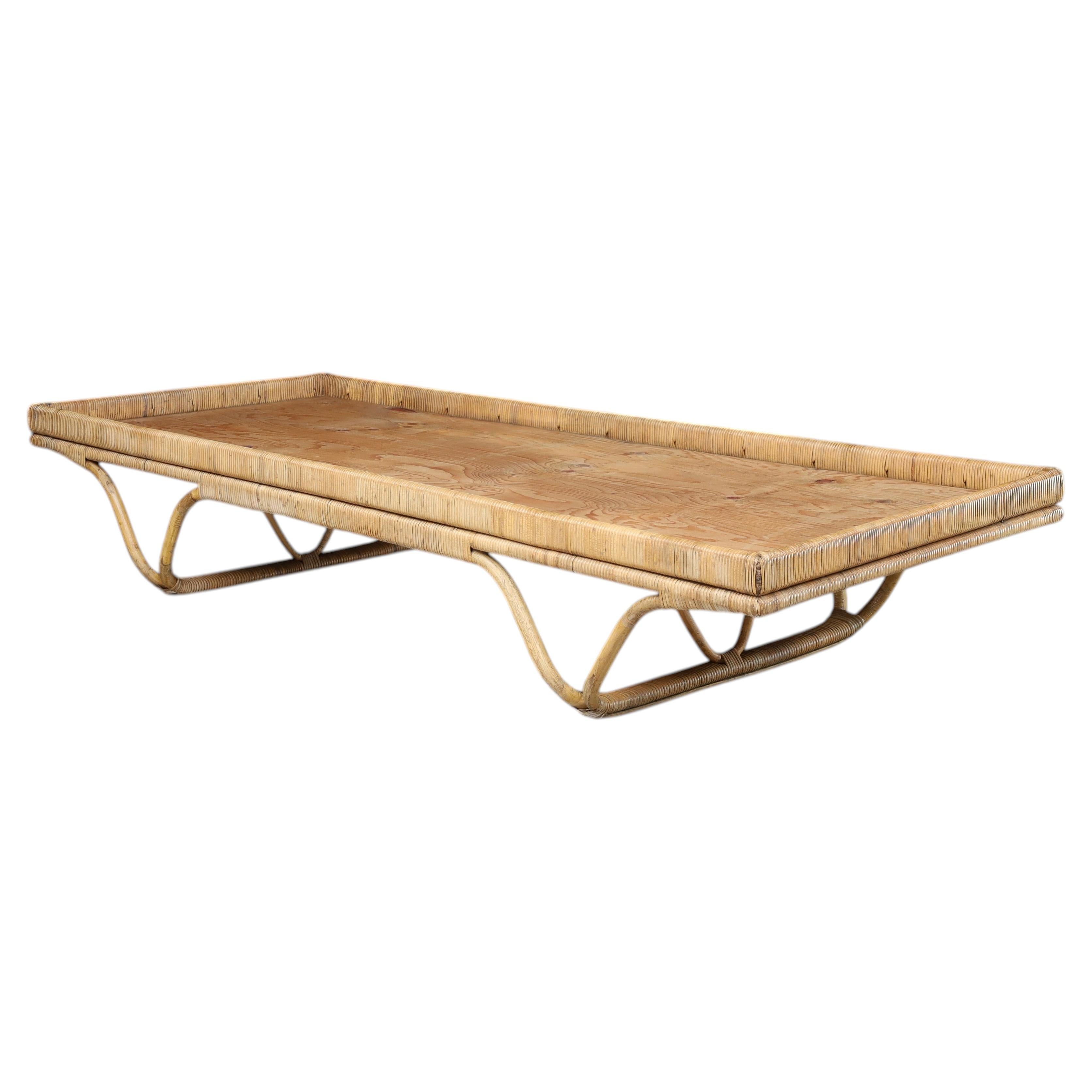 Lit de jour en bambou style Audoux Minet 1950 Plate-forme en rotin tressé