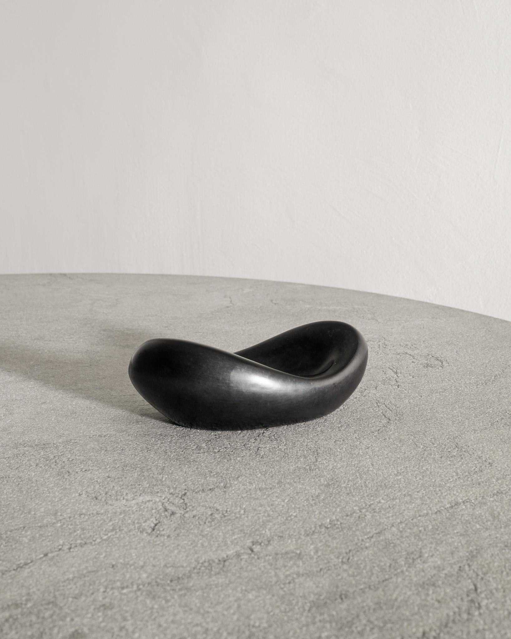 Ciotola a forma di banana nera di Georges Jouve per A. Simon, 1950 In condizioni buone in vendita a Stockholm, SE