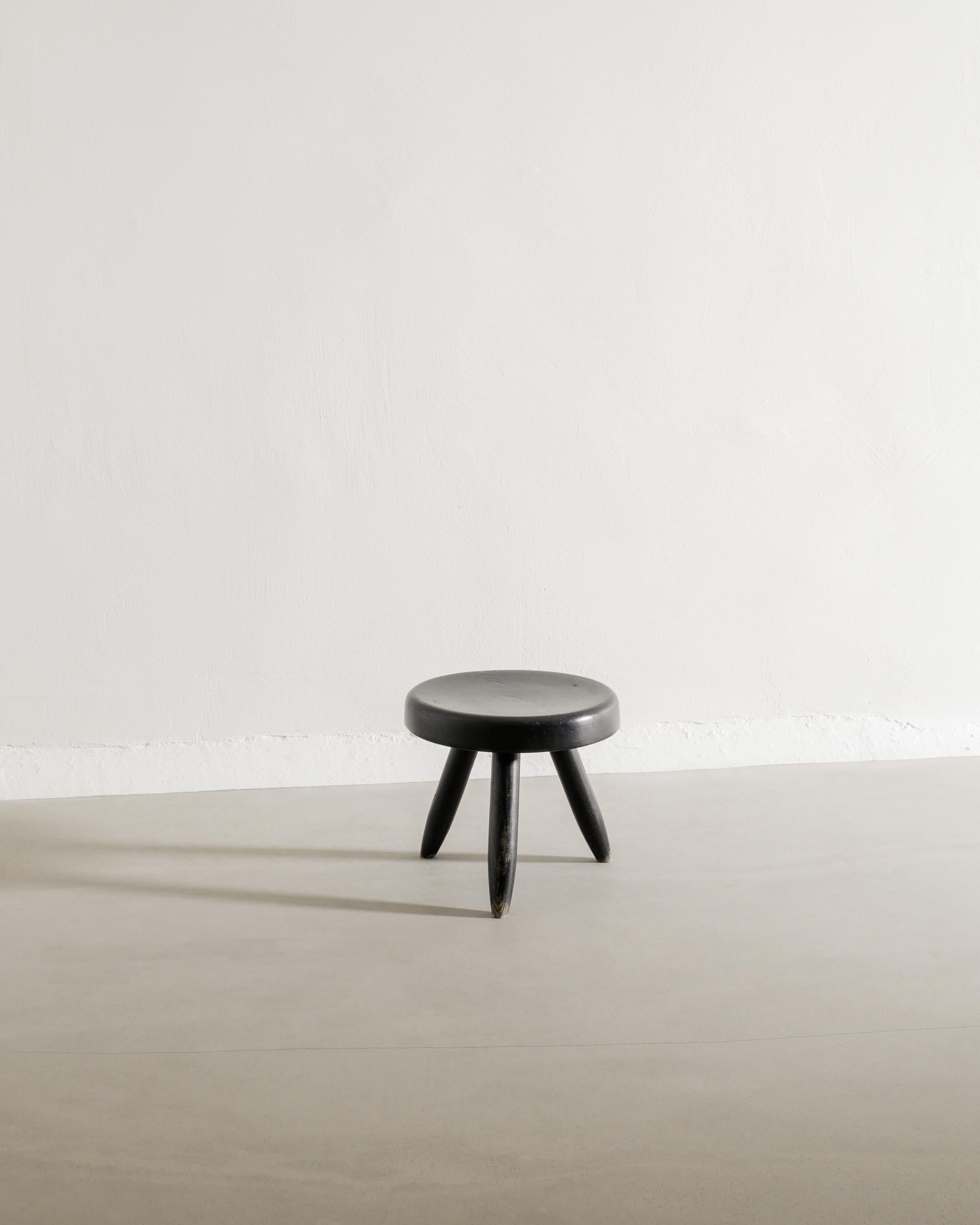 Mid-Century moderno Sgabello basso in legno nero Berger di Charlotte Perriand, 1950 in vendita