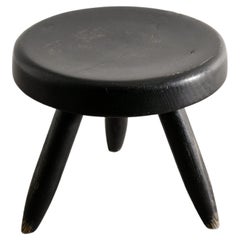 Französischer niedriger Berger-Holzhocker aus der Mitte des Jahrhunderts von Charlotte Perriand, 1950er Jahre