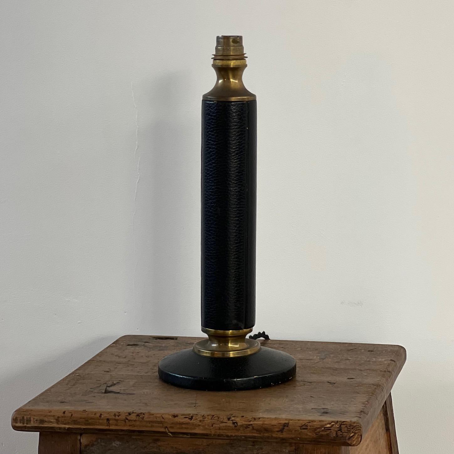 French Mid-Century Black Leather and Brass Table Lamp For Sale 1