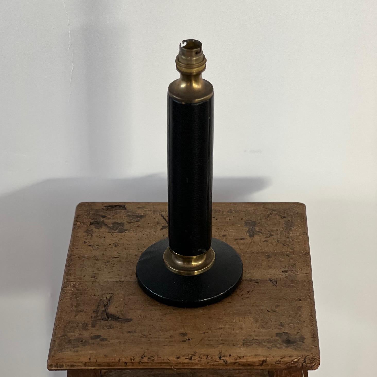 French Mid-Century Black Leather and Brass Table Lamp For Sale 2