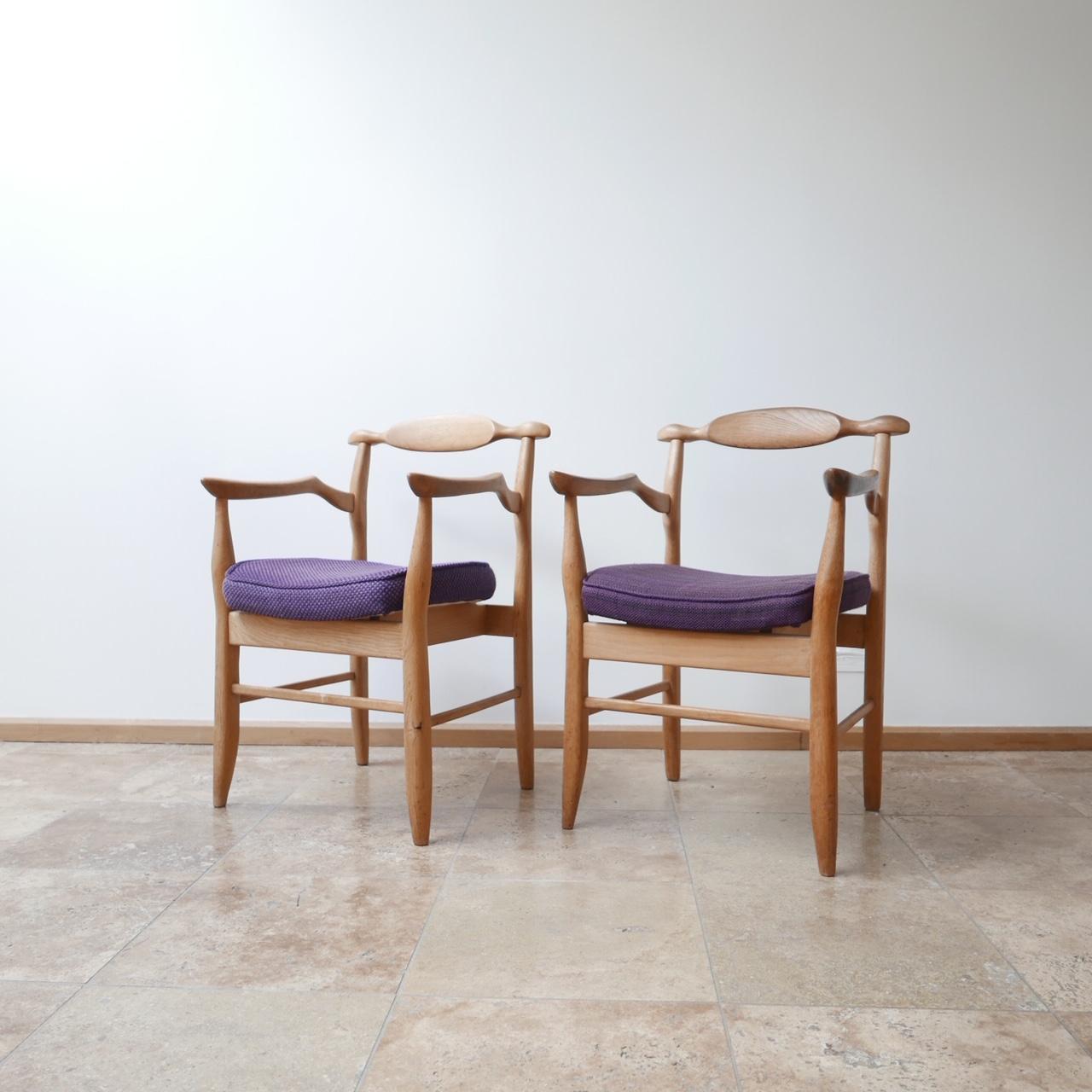 French Midcentury Blonde Oak Guillerme et Chambron 'Fumay' Bridge Chairs, Pair 7