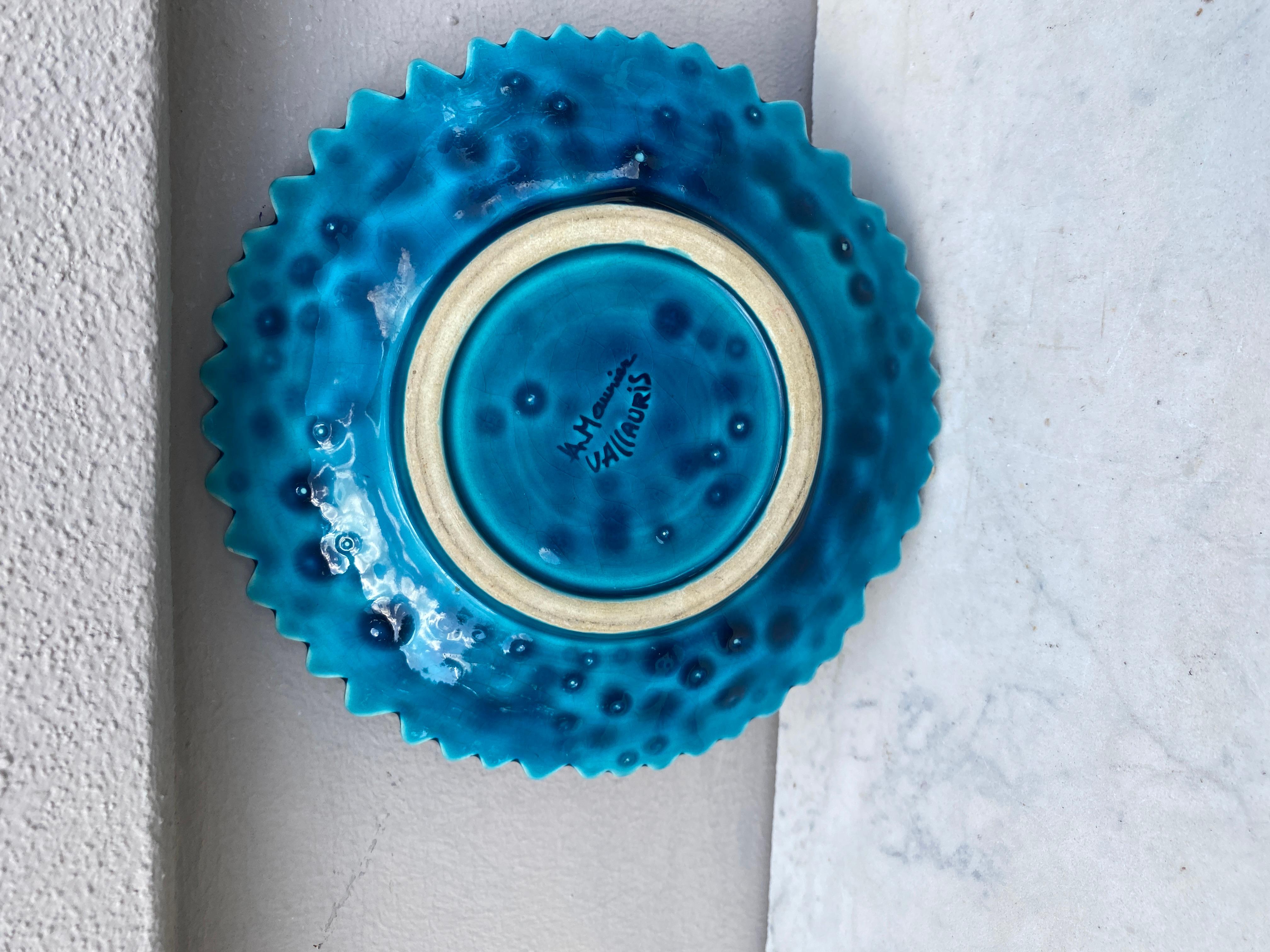 French Mid-Century Blue Majolica Daisy Plate Maunier Vallauris In Good Condition For Sale In Austin, TX