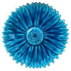 Piatto a margherita in maiolica blu di metà secolo francese Vallauris AM