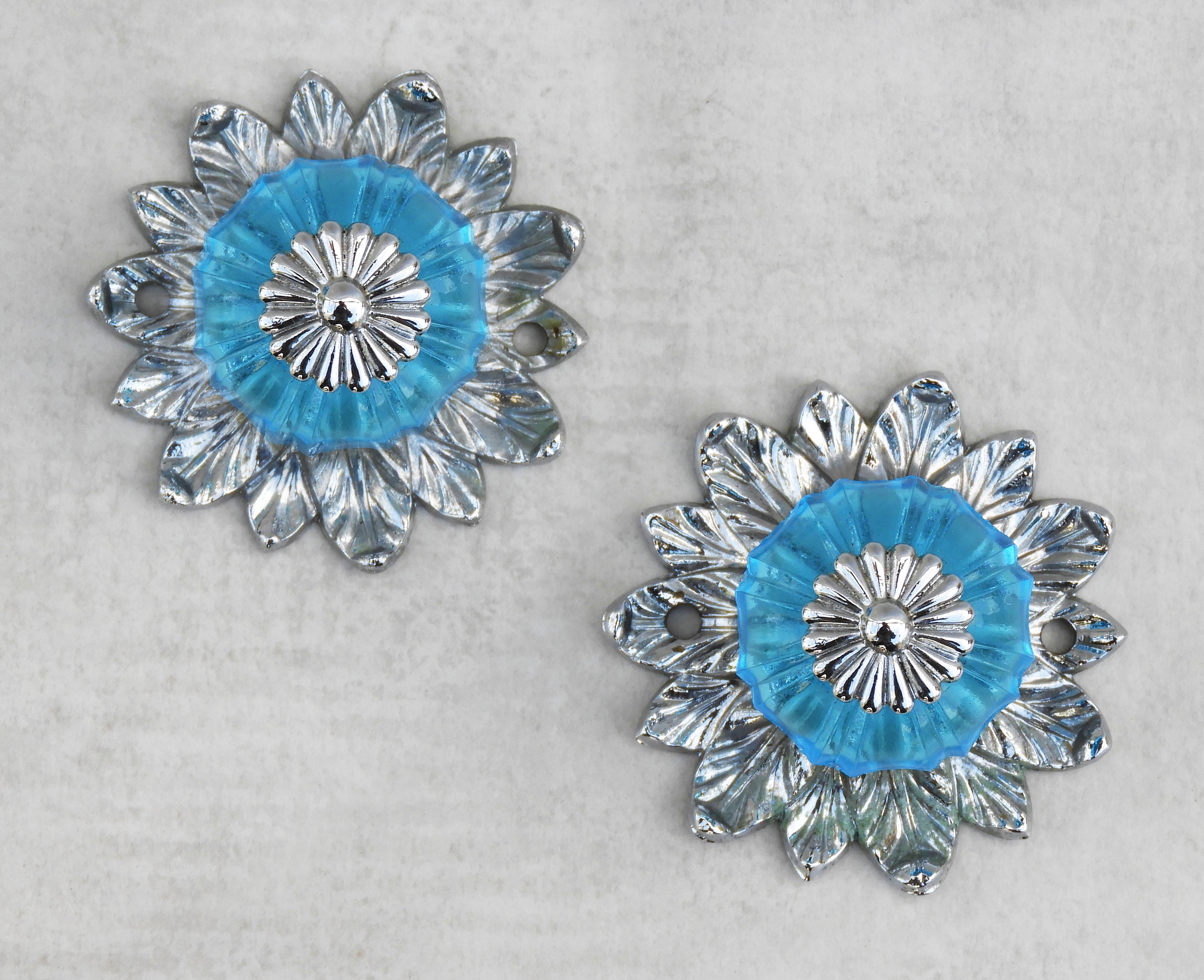 Charming French vanity button hooks in chrome with blue-faceted glass and daisy flower detailing. Well-made, good-quality hooks in great vintage condition with only light wear commensurate with age and use and no losses to glass.  We also have some