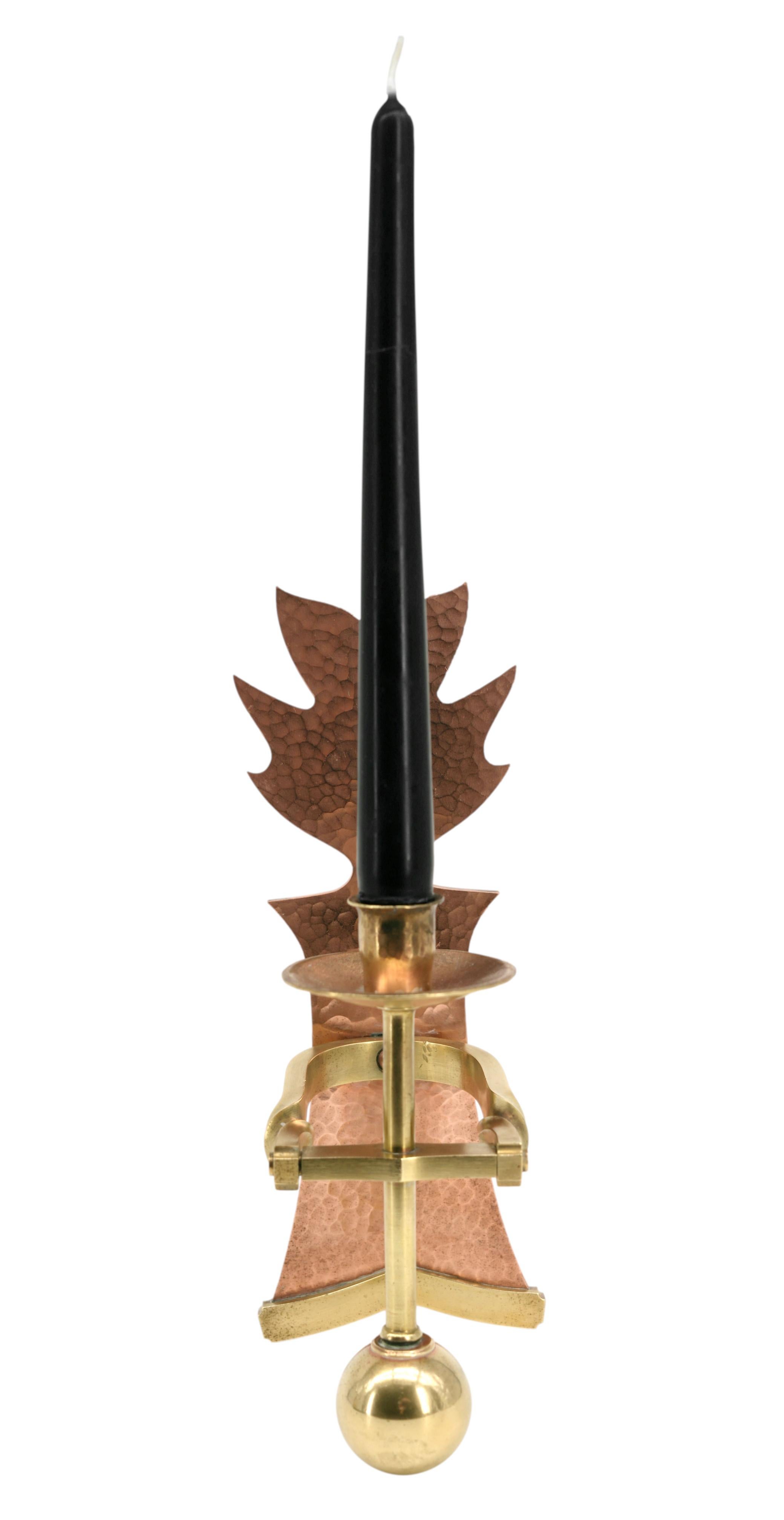 Französische Mid-Century-Boot-Kerzenleuchter, 1940er-Jahre (Gehämmert) im Angebot