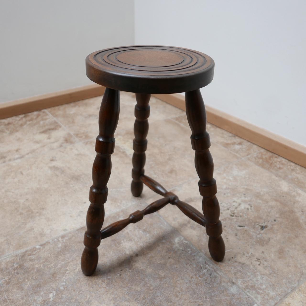 A stylish wooden oak mid-century stool or side table. 

Bobbin style legs with nice circular rims to the top. 

France, c1950s. 

Dimensions: 41 H x 31 D x 31 W x 22 diameter of the top.


 