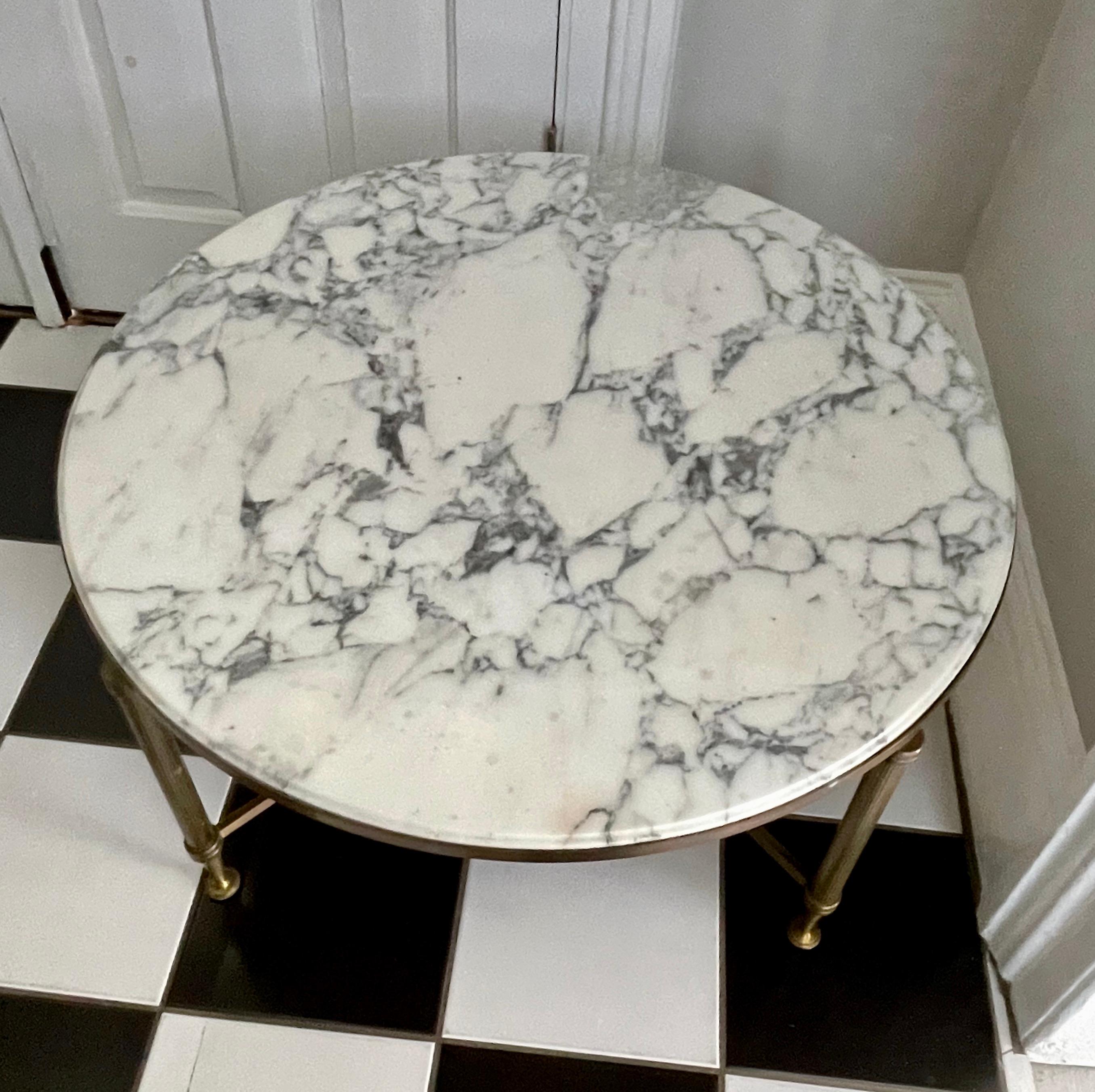 French Mid-Century Brass and Marble Coffee Table in the Style of Maison Jansen In Good Condition For Sale In Woodbury, CT