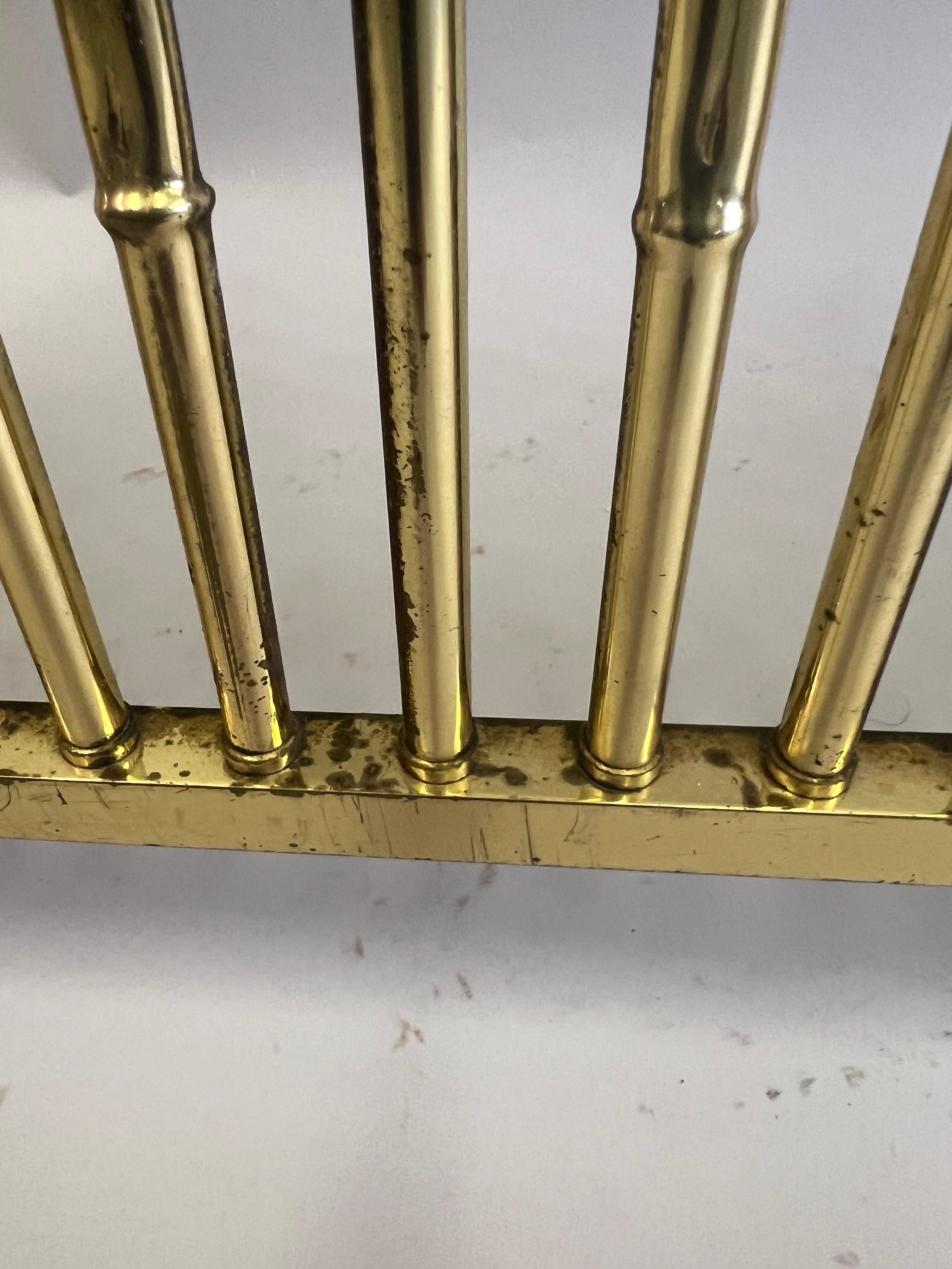 Console francese di metà secolo in ottone, finto bambù e travertino di Maison Bagues in vendita 2