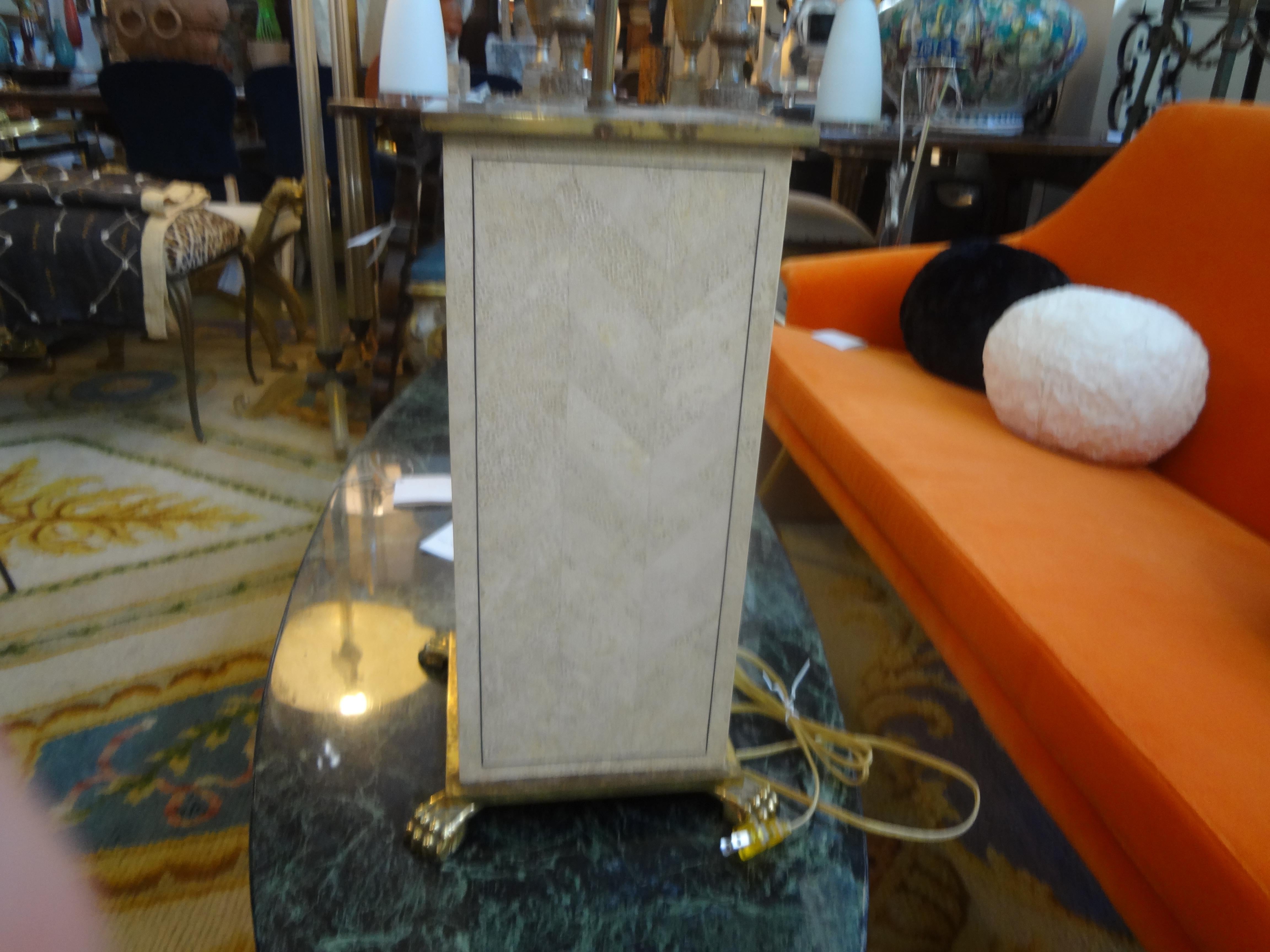 French Maison Baguès Style Bronze and Marble Lamp with Paw Feet For Sale 3