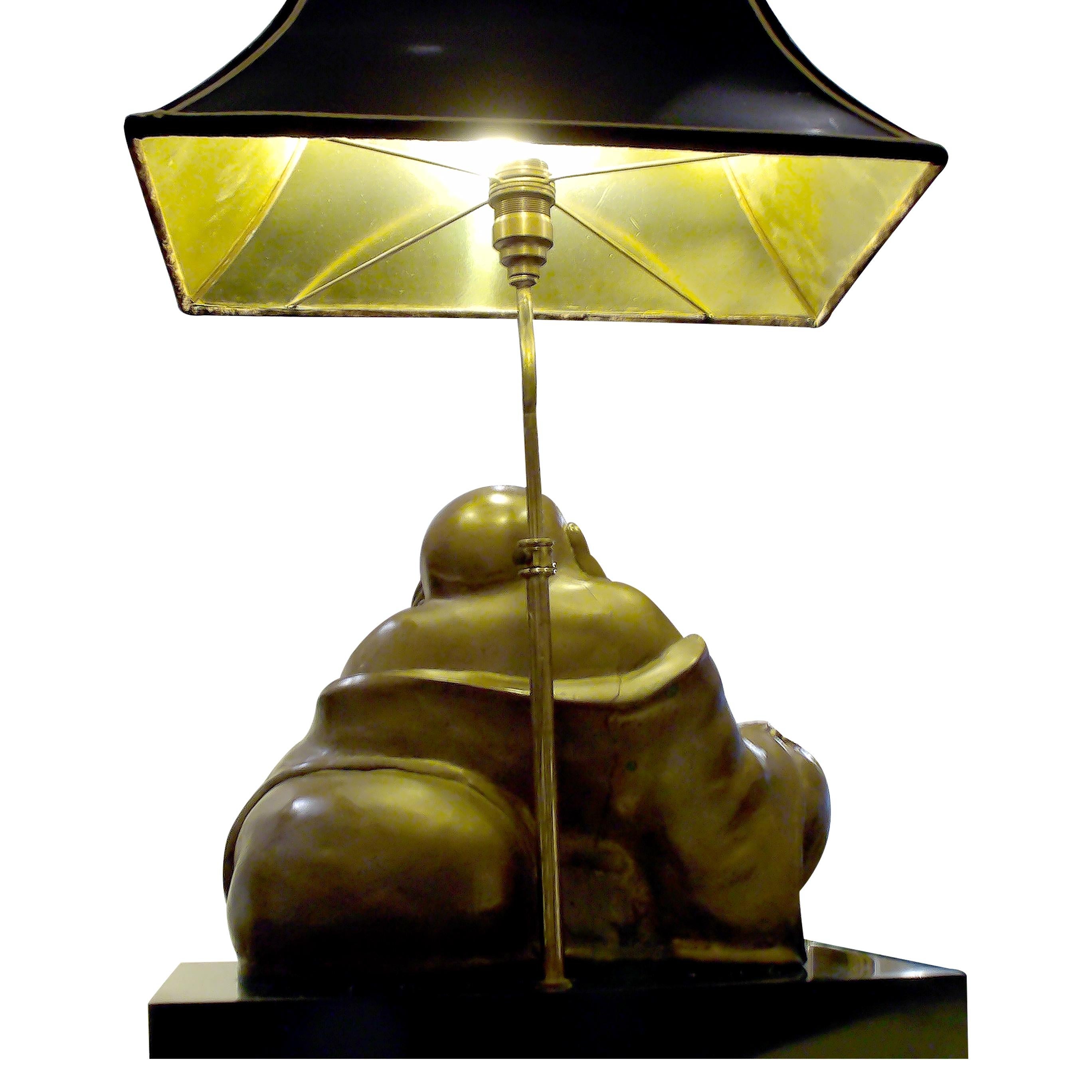 Français Lampe de table Bouddha en bronze du milieu du siècle dernier avec abat-jour pagode en vente