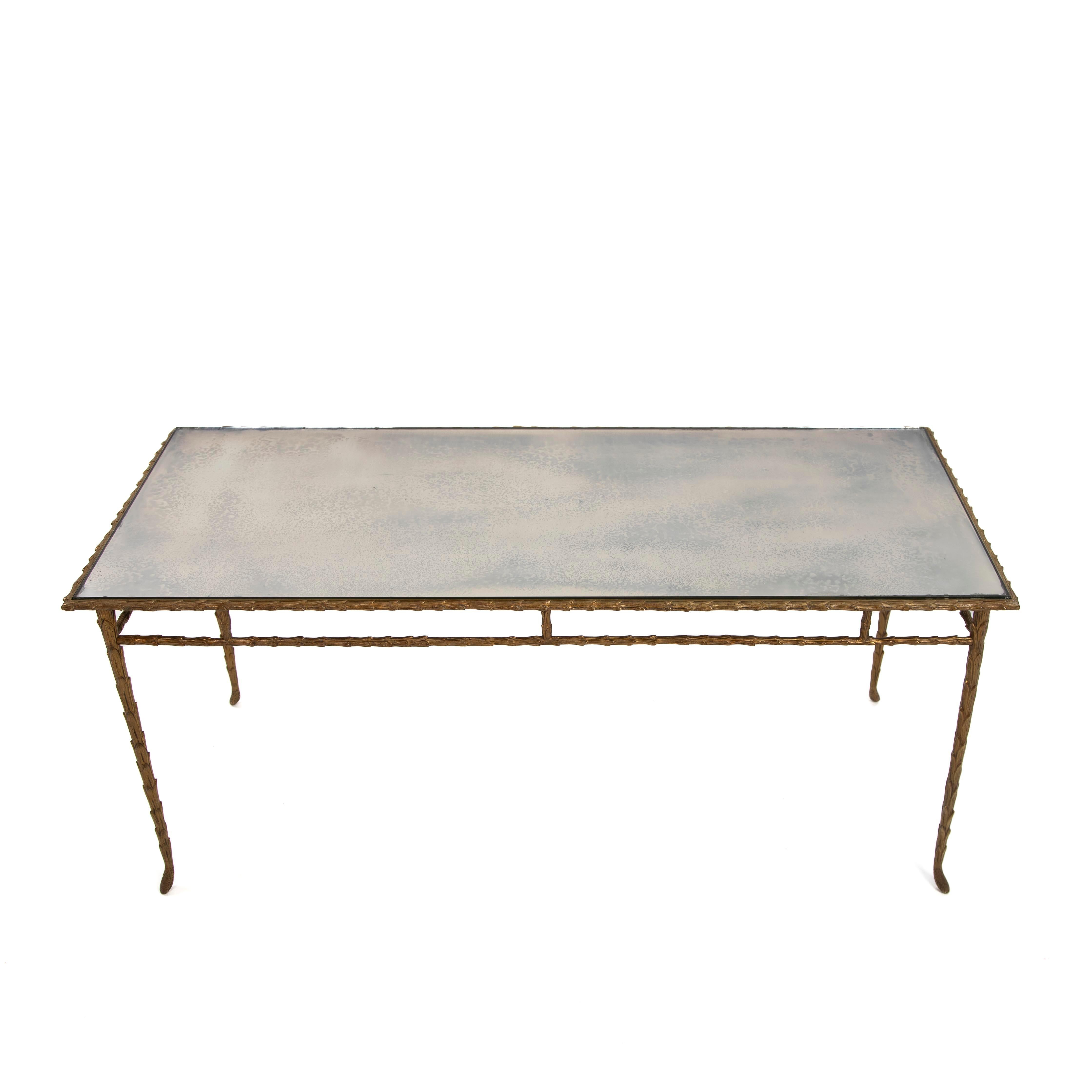 Französischer Sofatisch aus Bronze im Palmenblatt-Design von Maison Charles, 60er Jahre (Hollywood Regency) im Angebot