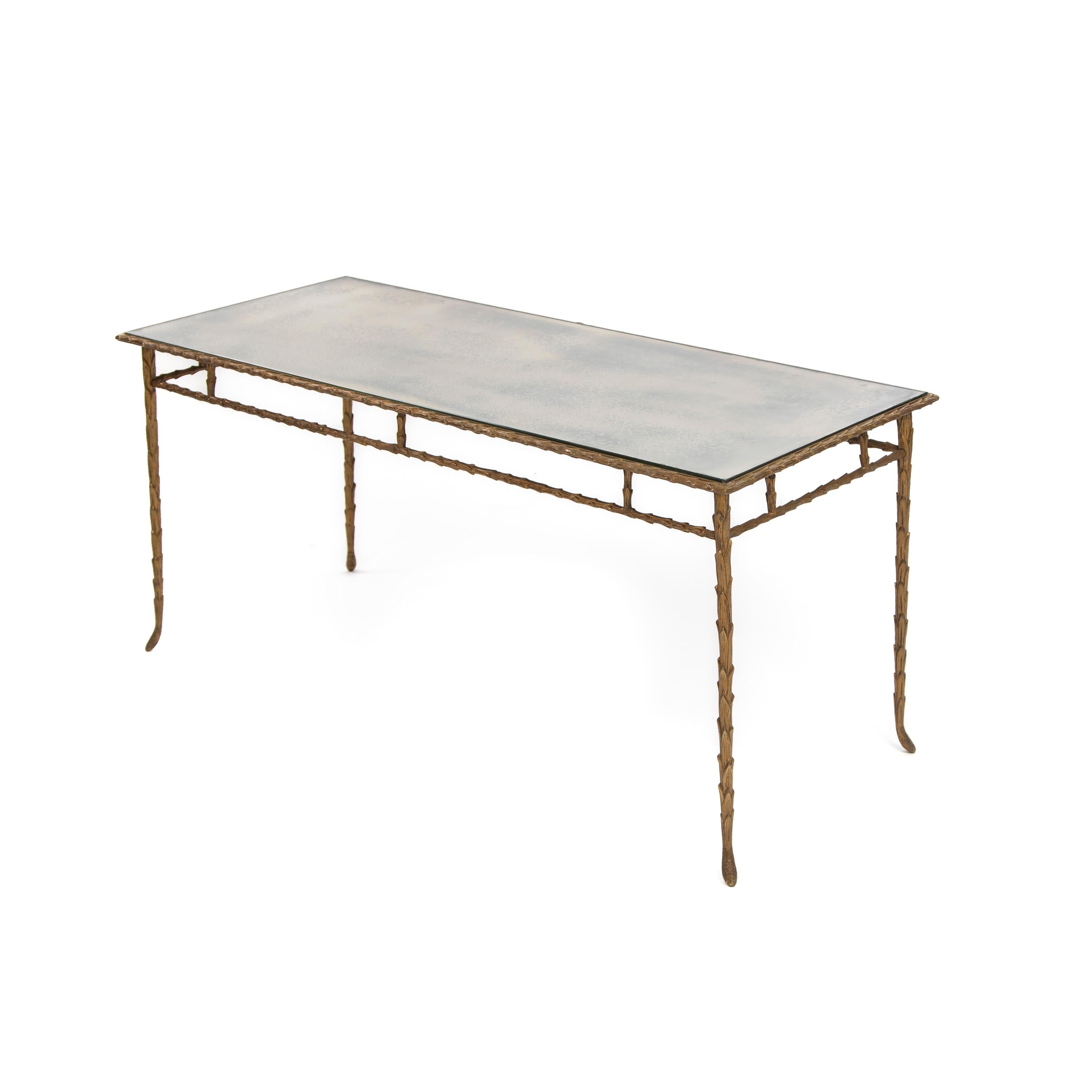 Französischer Sofatisch aus Bronze im Palmenblatt-Design von Maison Charles, 60er Jahre (Gegossen) im Angebot