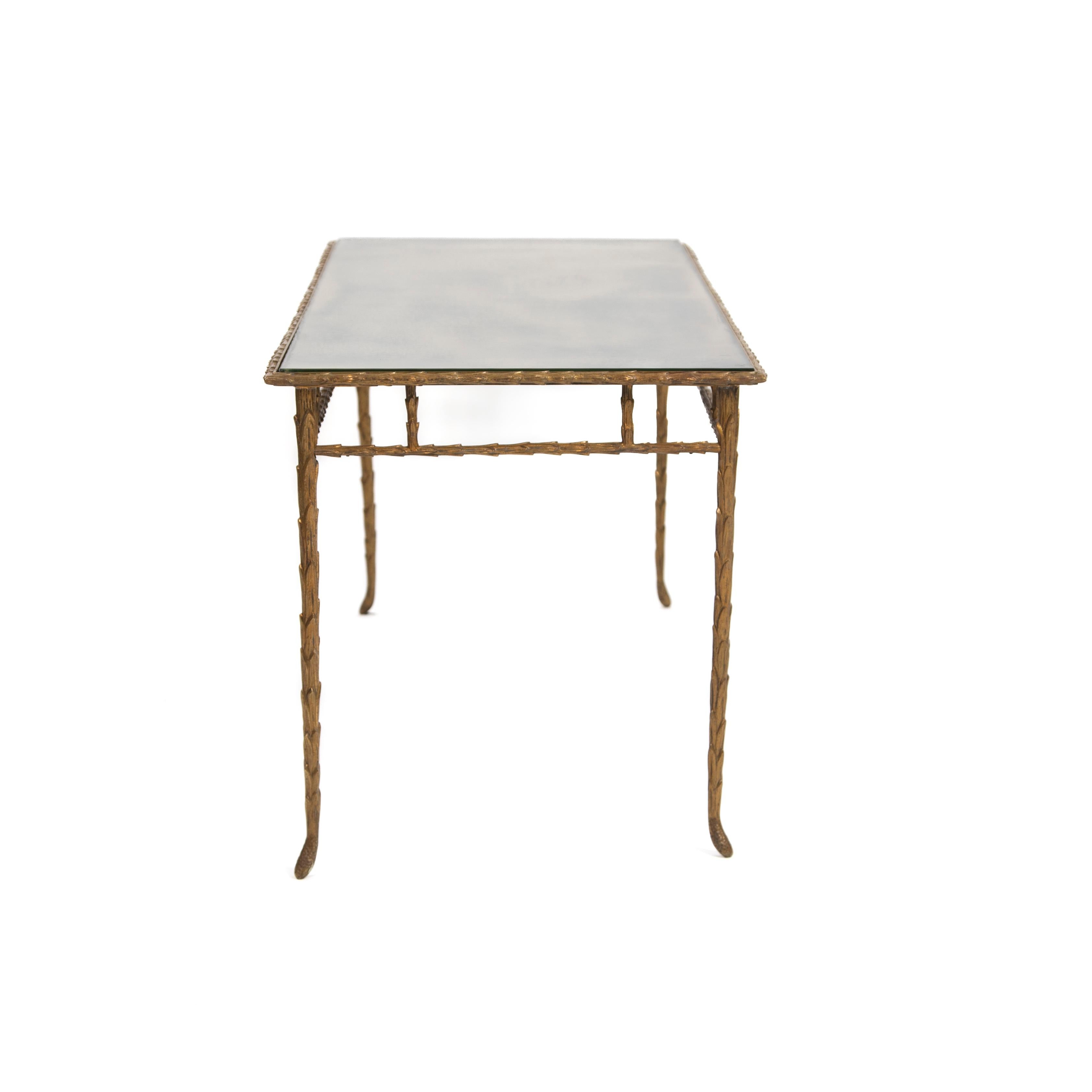 Französischer Sofatisch aus Bronze im Palmenblatt-Design von Maison Charles, 60er Jahre (Mitte des 20. Jahrhunderts) im Angebot
