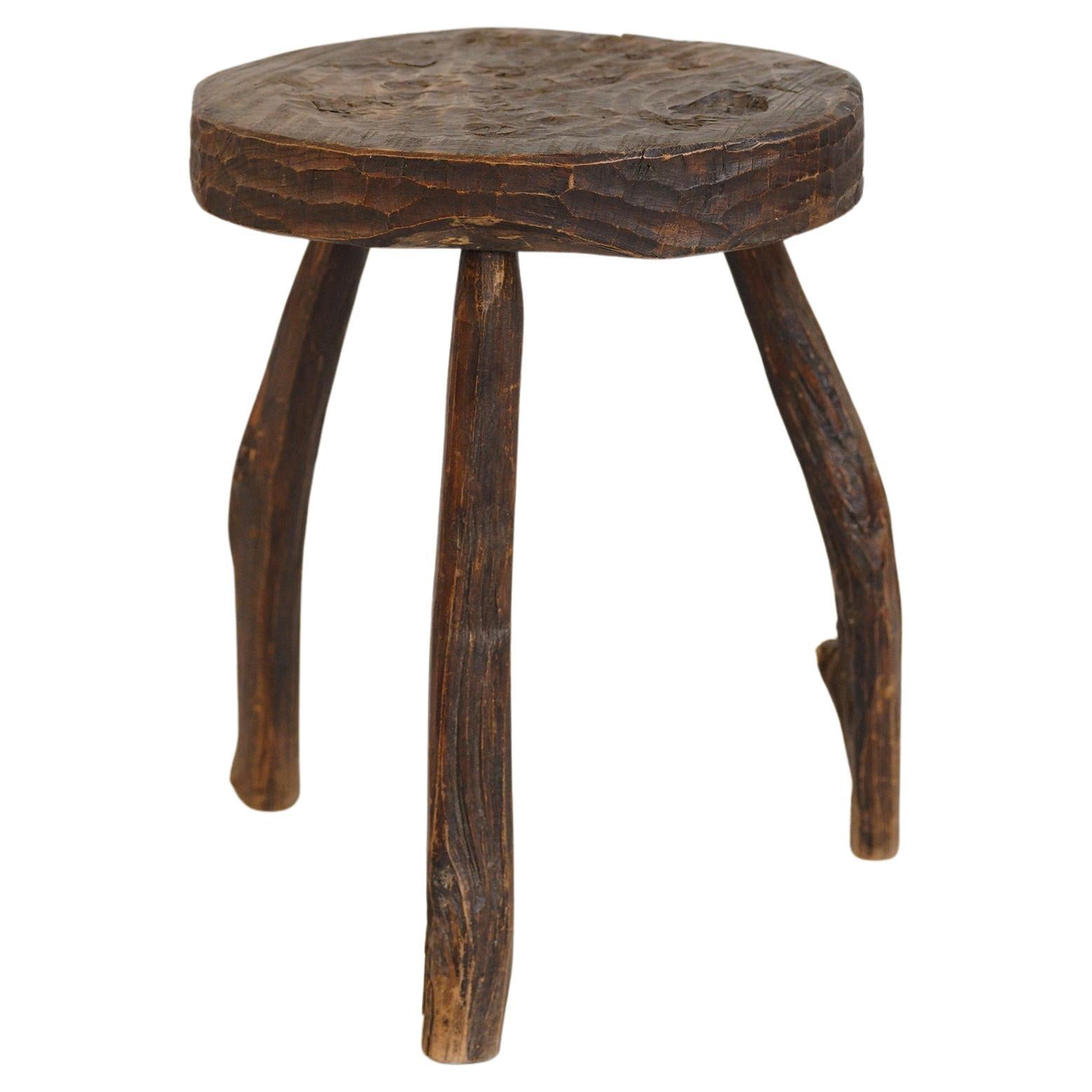 Tabouret Brutaliste français du milieu du siècle, sculpté à la main