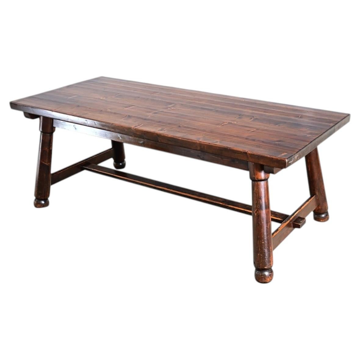 Mesa de comedor francesa de pino, de estilo brutalista de mediados de siglo en venta