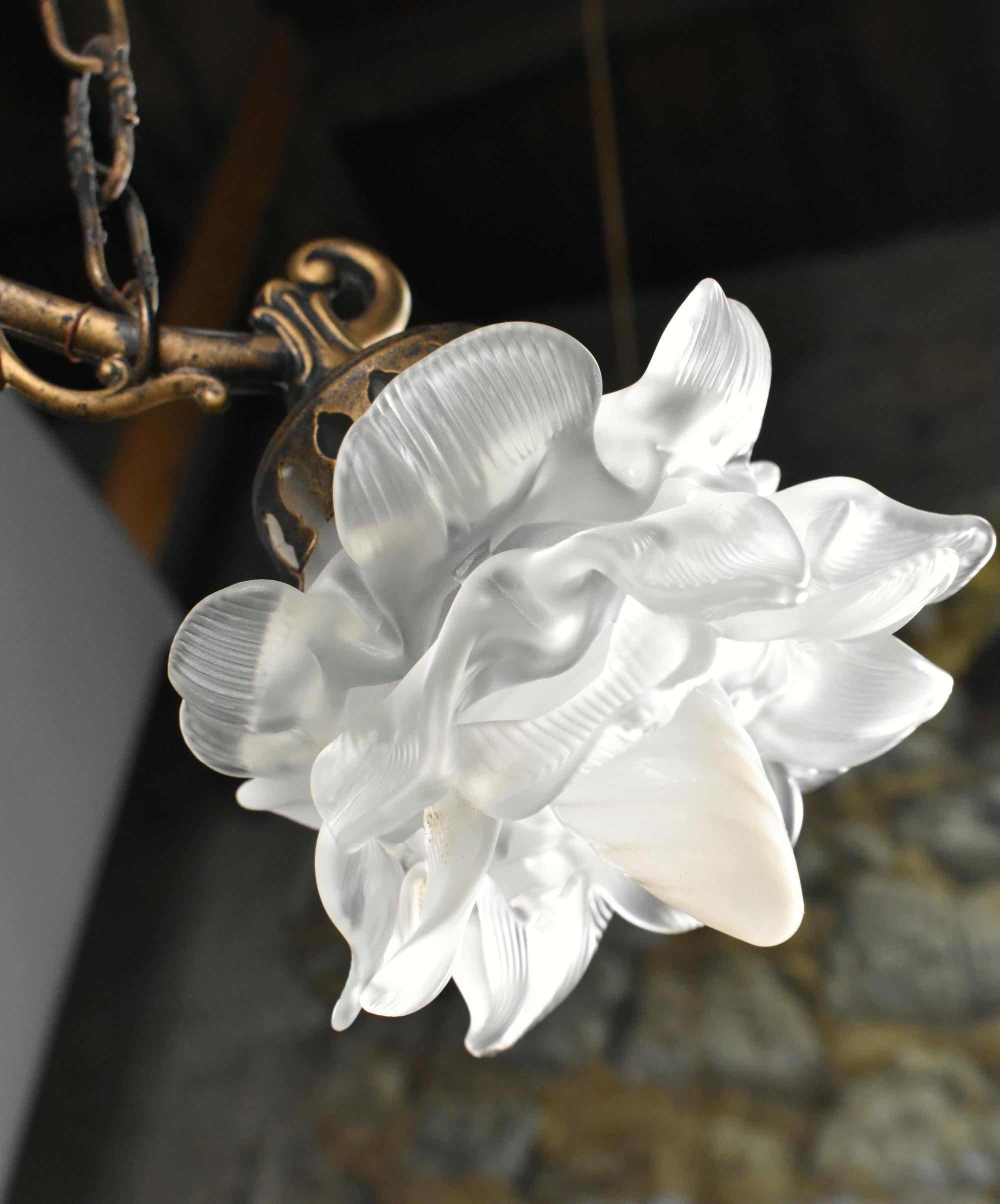 French Mid Century Ceiling Light with Three Floral Shades For Sale 7