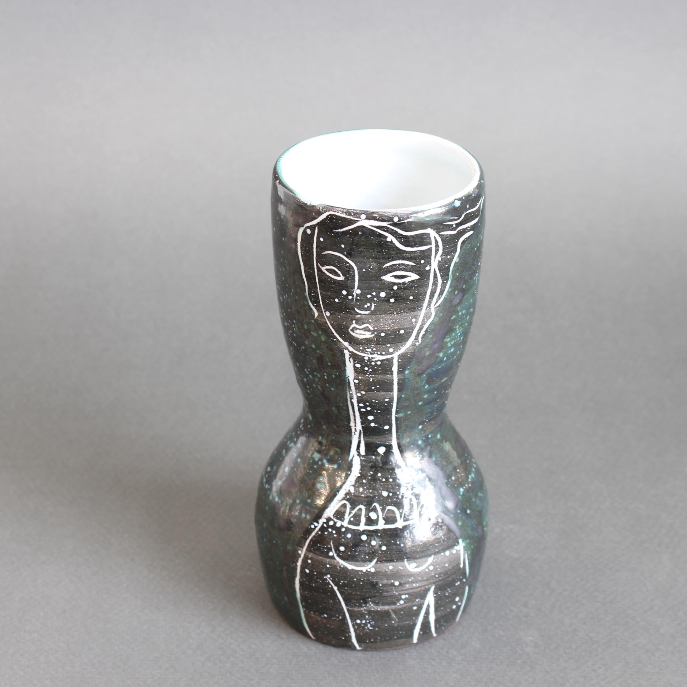 Französische Keramikvase aus der Mitte des Jahrhunderts von Atelier du Grand Chêne (ca. 1950er Jahre) - Klein im Angebot 8