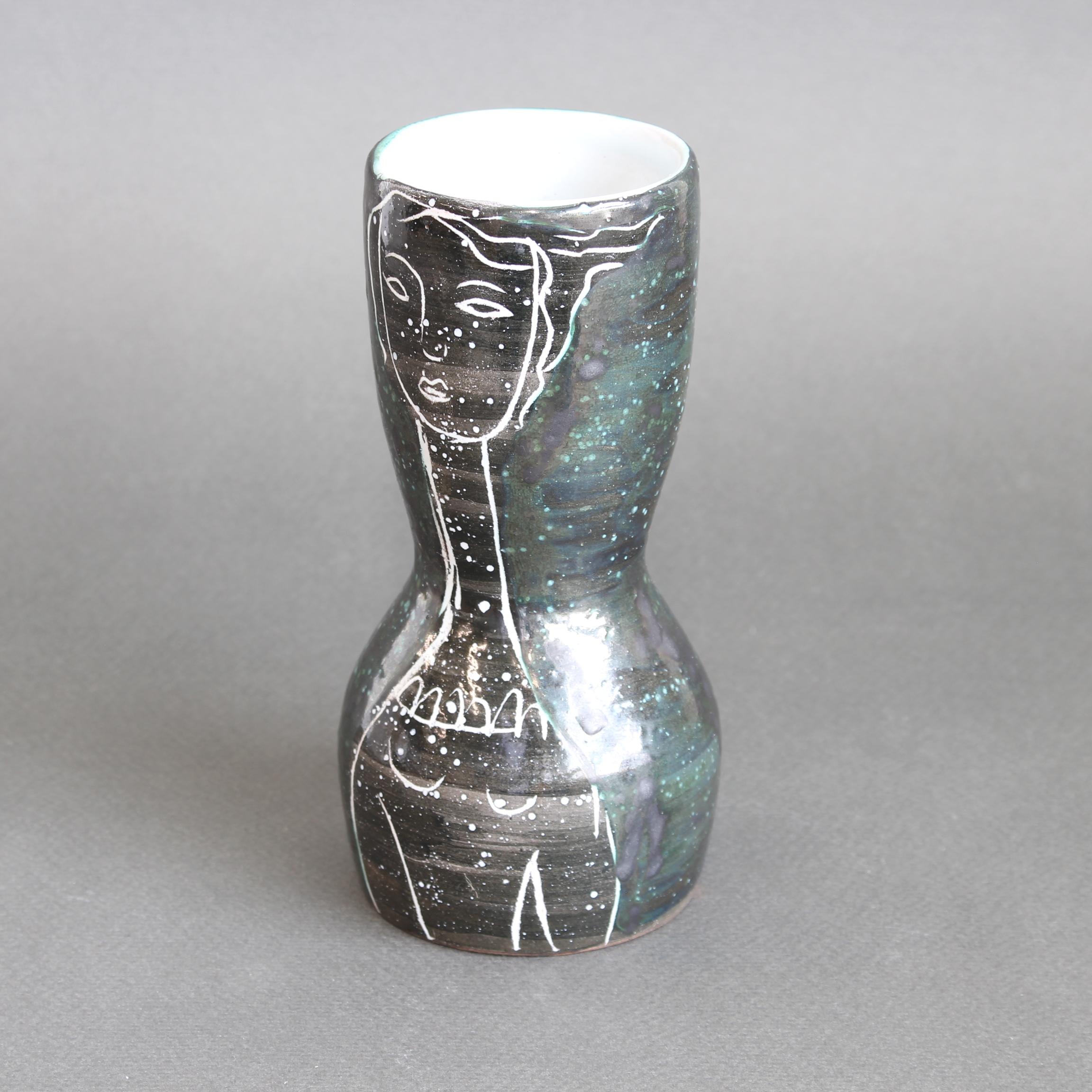 Französische Keramikvase aus der Mitte des Jahrhunderts von Atelier du Grand Chêne (ca. 1950er Jahre) - Klein im Angebot 1