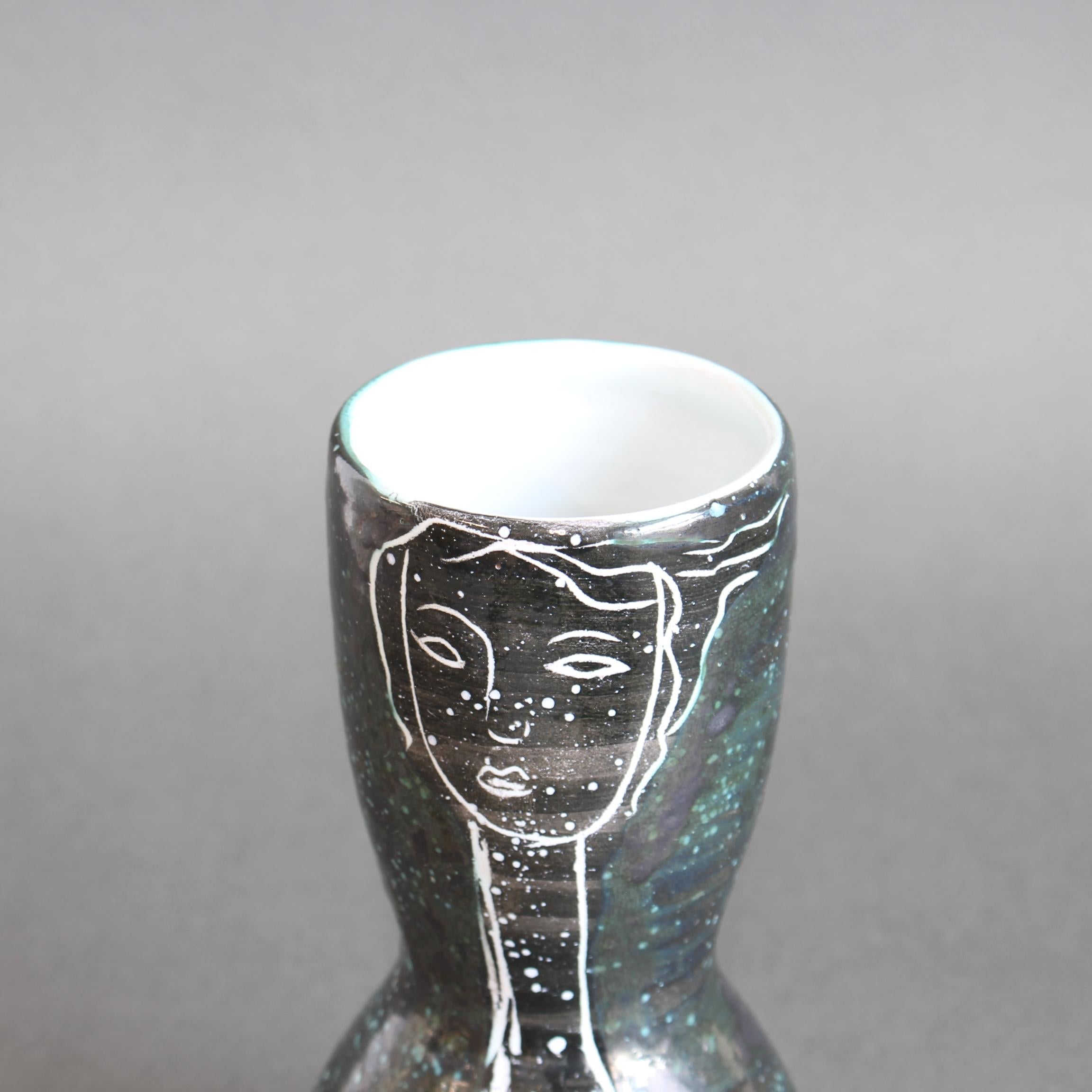 Französische Keramikvase aus der Mitte des Jahrhunderts von Atelier du Grand Chêne (ca. 1950er Jahre) - Klein im Angebot 5