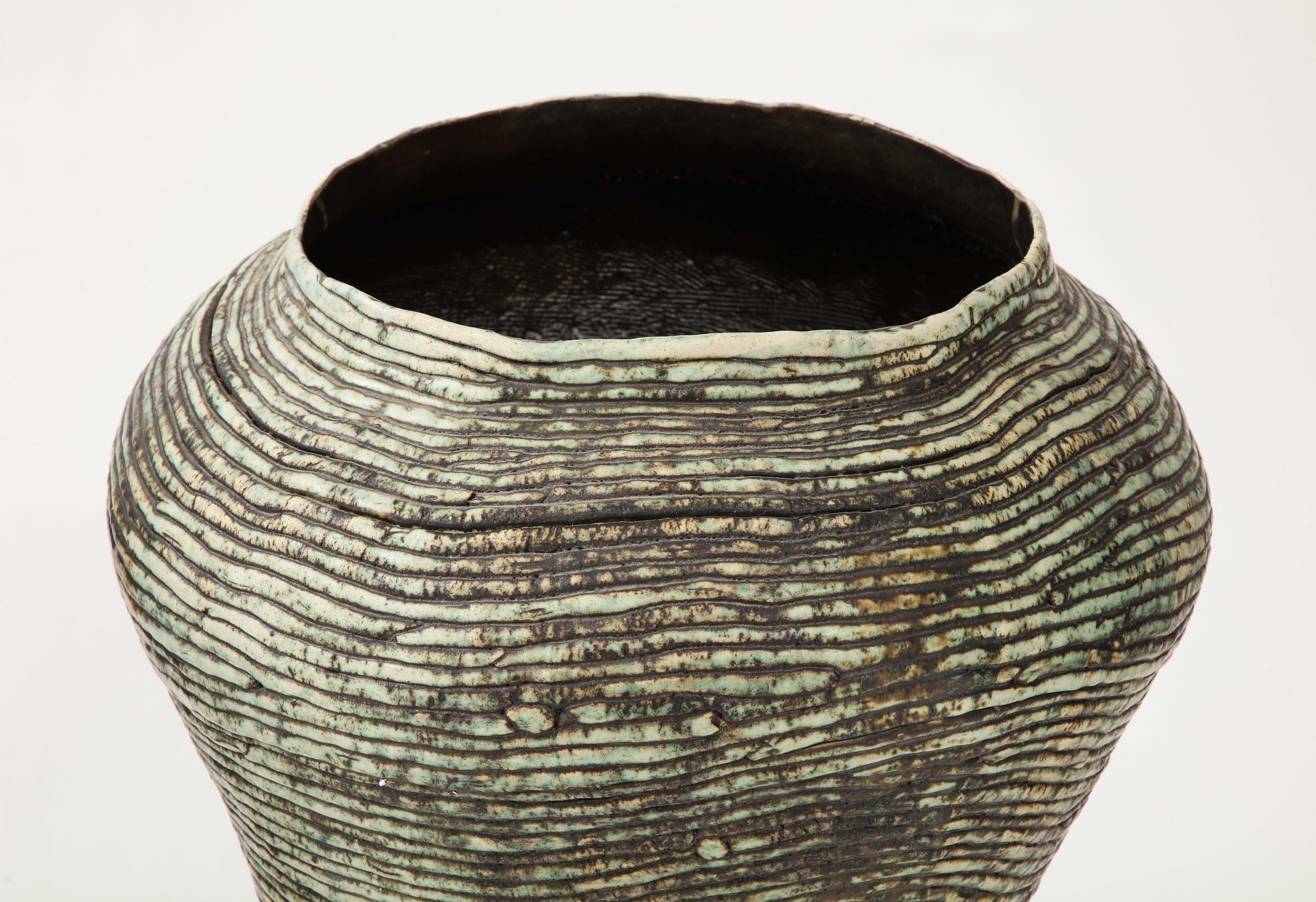 20ième siècle Vases en céramique du milieu du siècle en vente