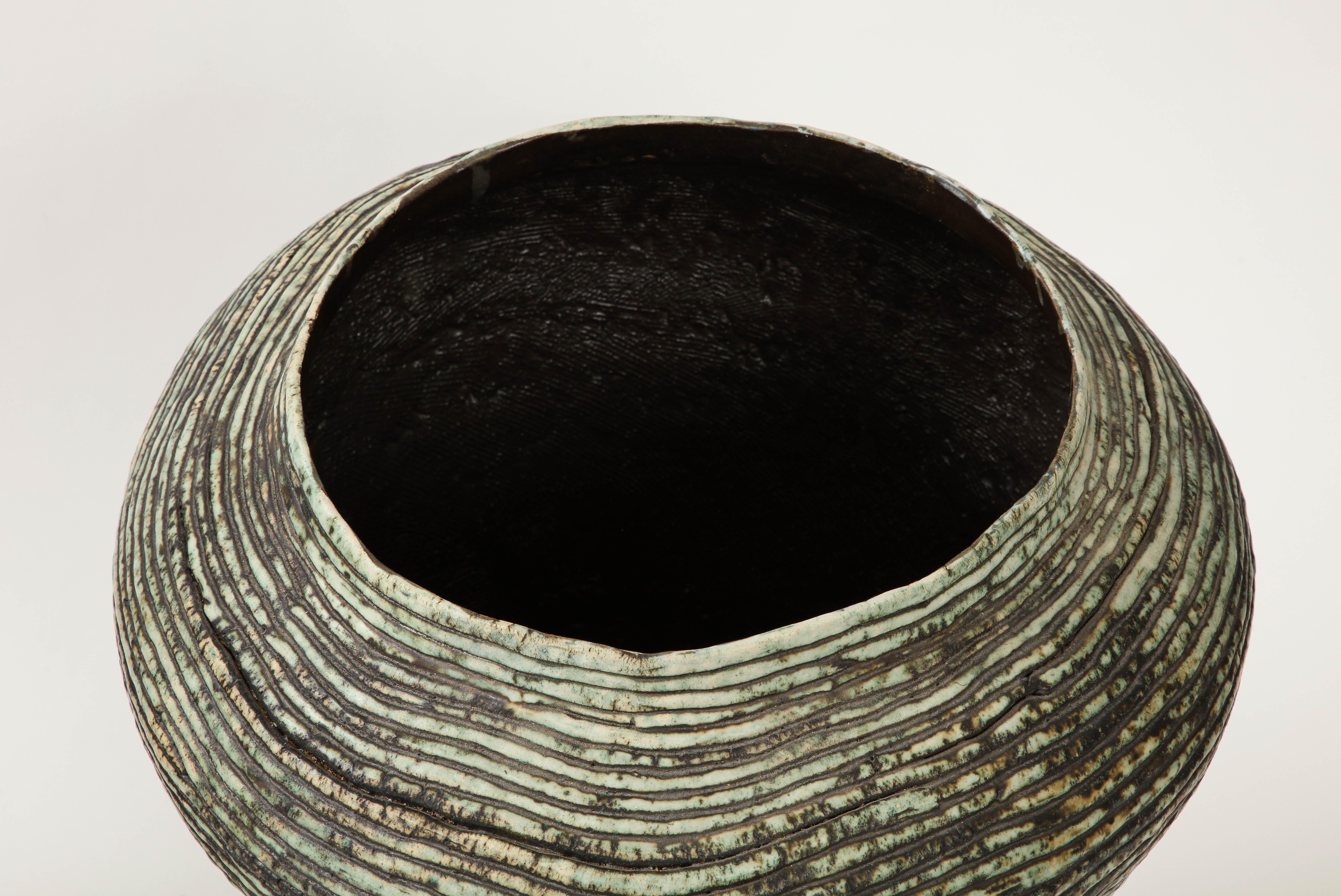 Céramique Vases en céramique du milieu du siècle en vente