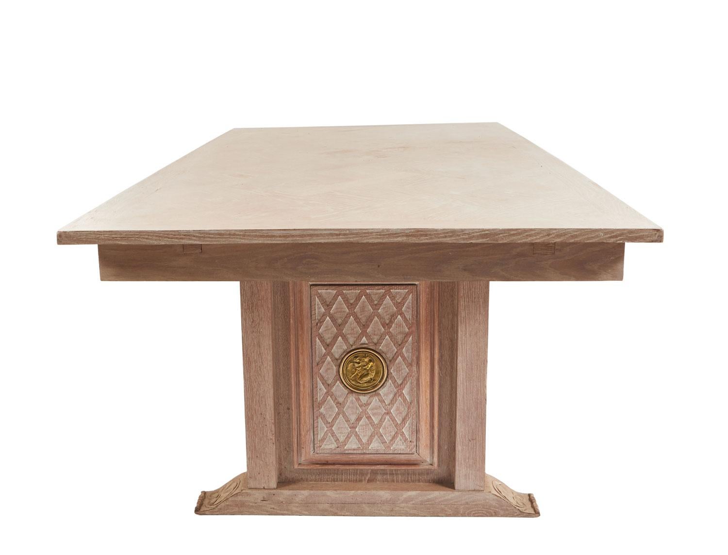 Mid-Century Modern French Mid-Century Cerused Oak Dining Table en vente