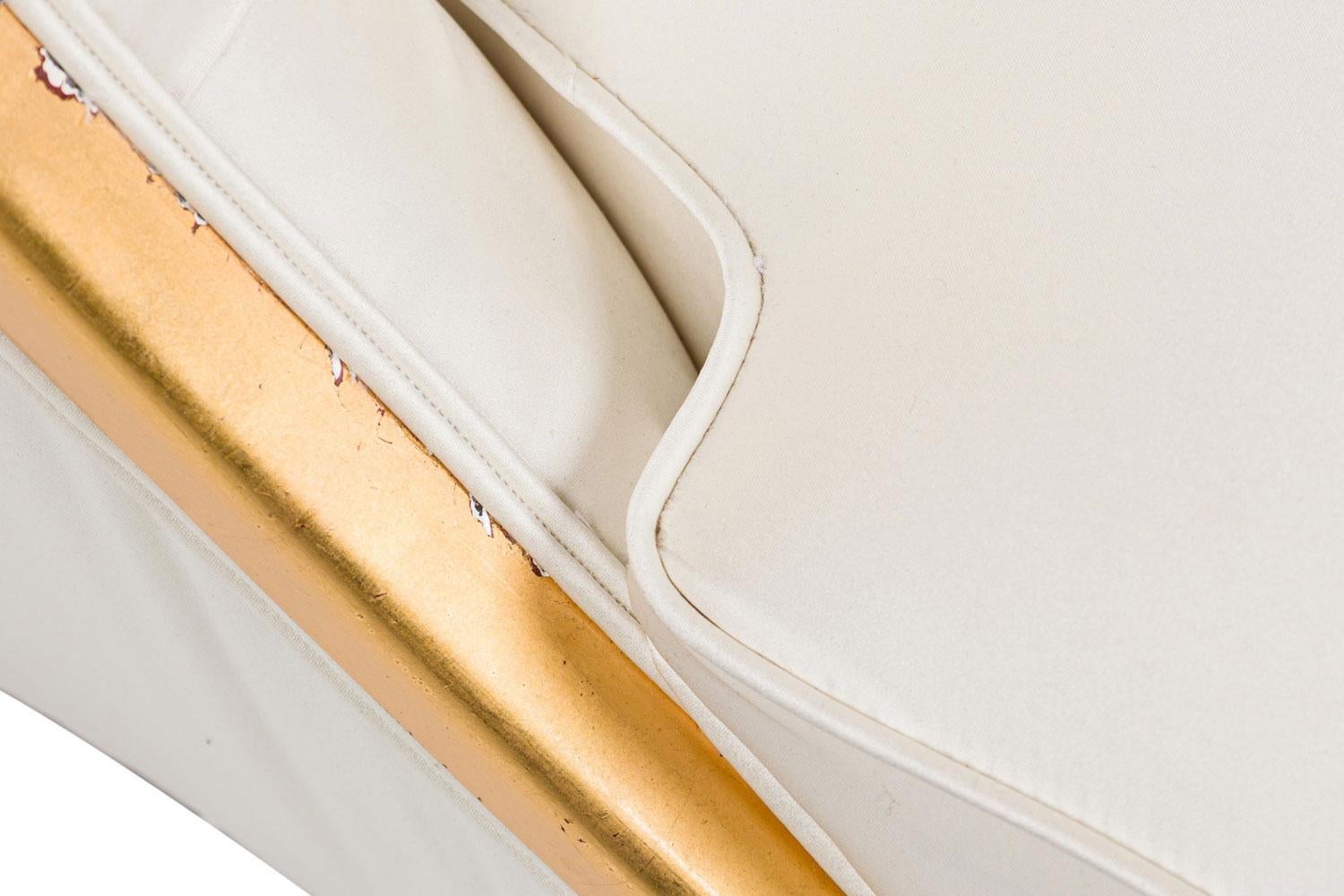 Chaise Champaigne en satin touffeté du milieu du siècle dernier en vente 5