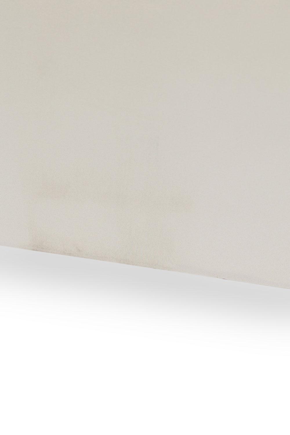 20ième siècle Chaise Champaigne en satin touffeté du milieu du siècle dernier en vente