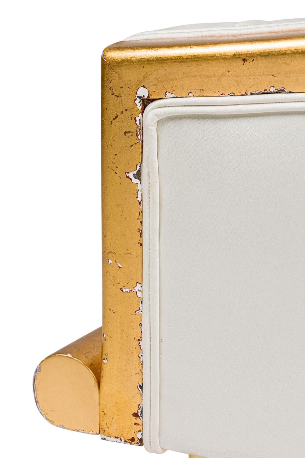 Chaise Champaigne en satin touffeté du milieu du siècle dernier en vente 1