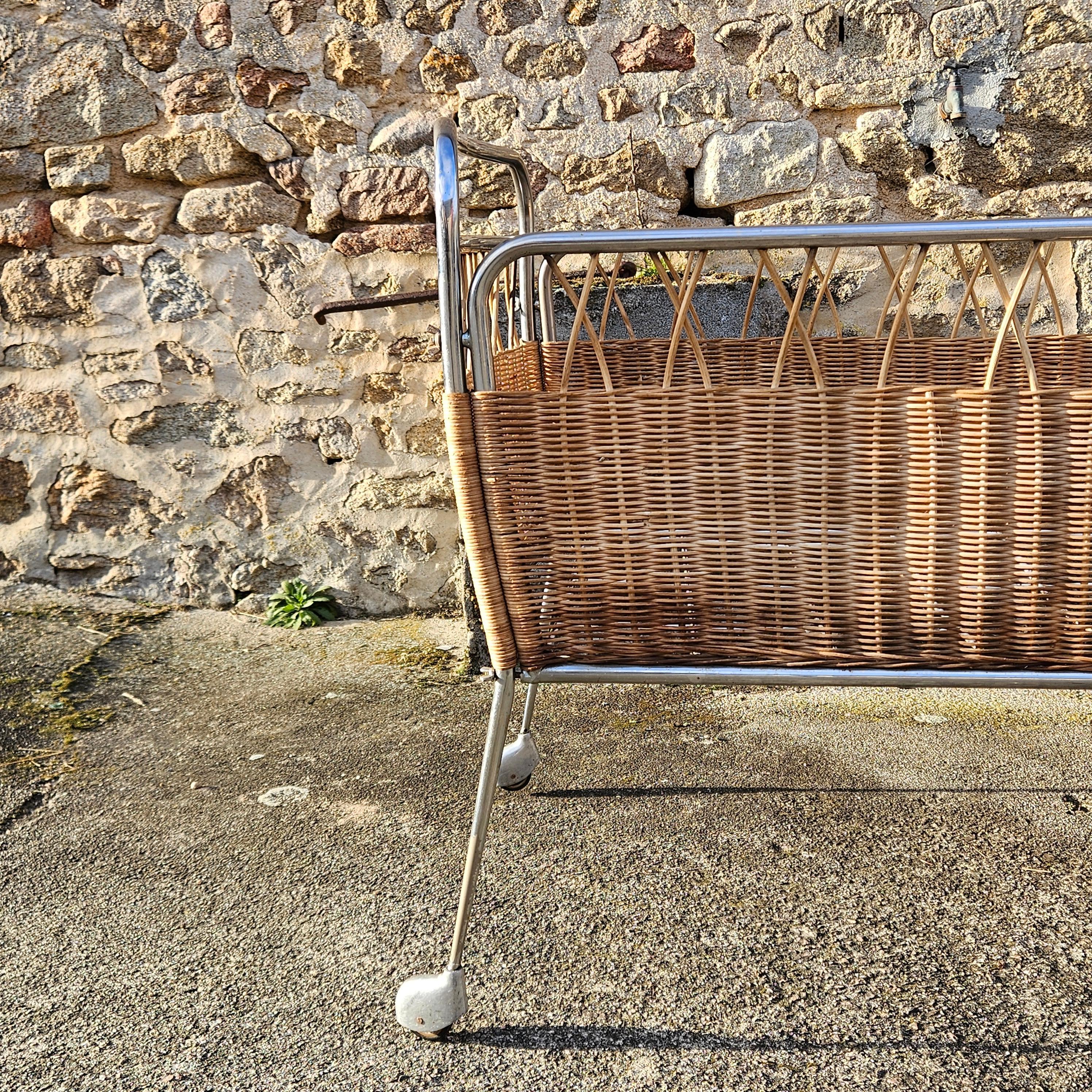 French Mid-Century Childrens Bed /- Vintage mobile Cot in Rattan and Chrome-60s For Sale 12