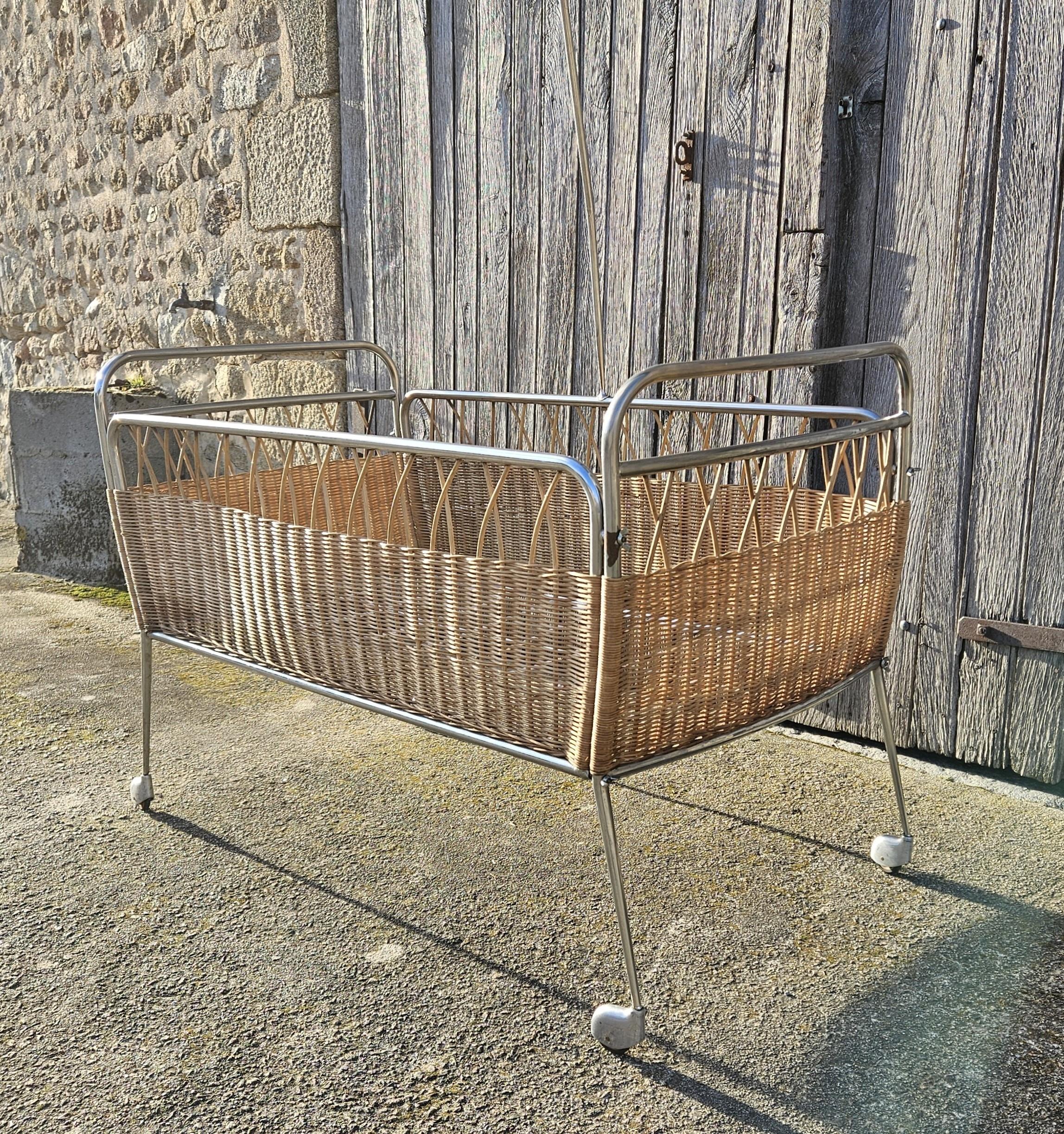 Cast French Mid-Century Childrens Bed /- Vintage mobile Cot in Rattan and Chrome-60s For Sale