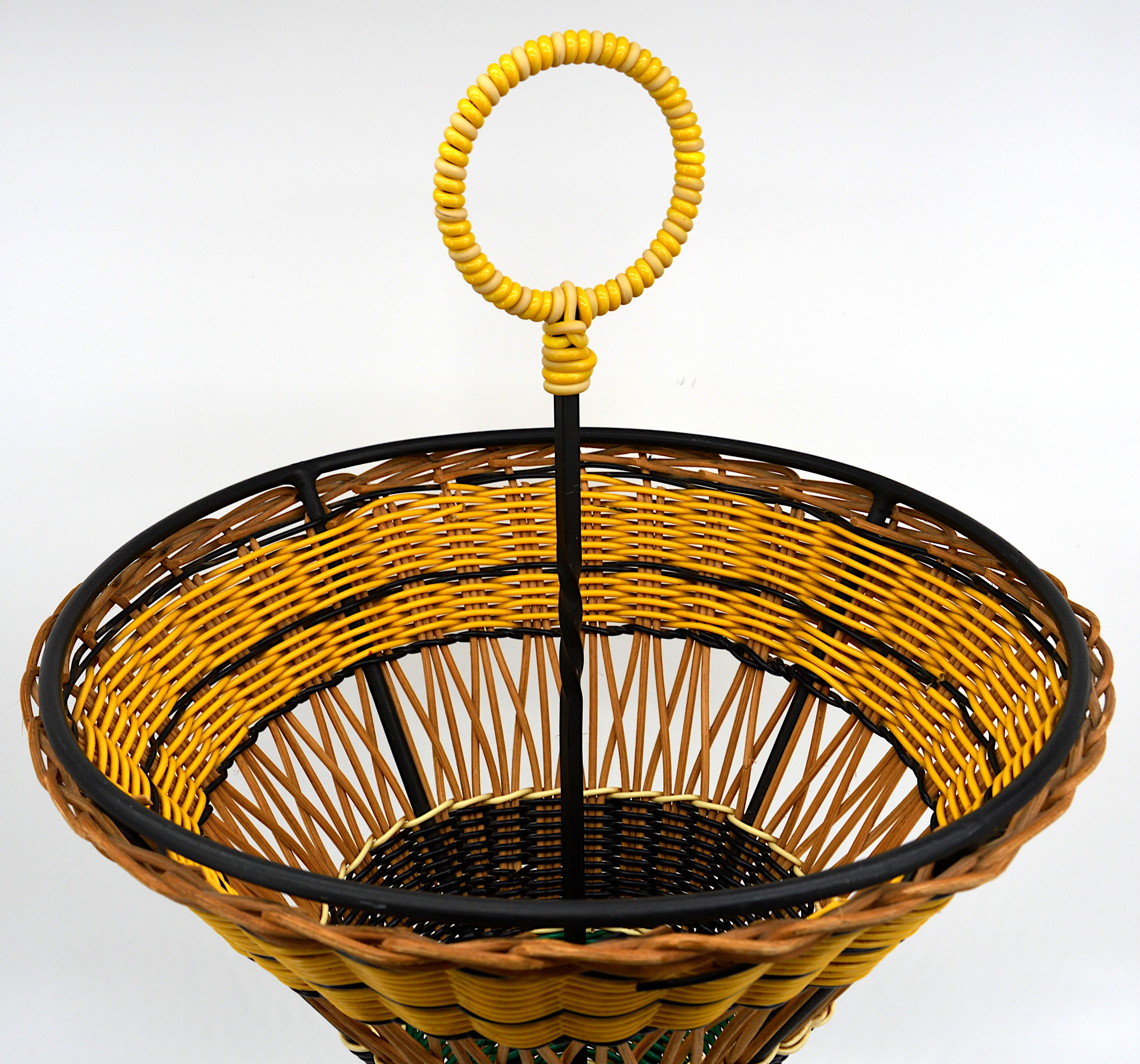 Rattan French Mid-Century Circular Magazine Rack, 1950s