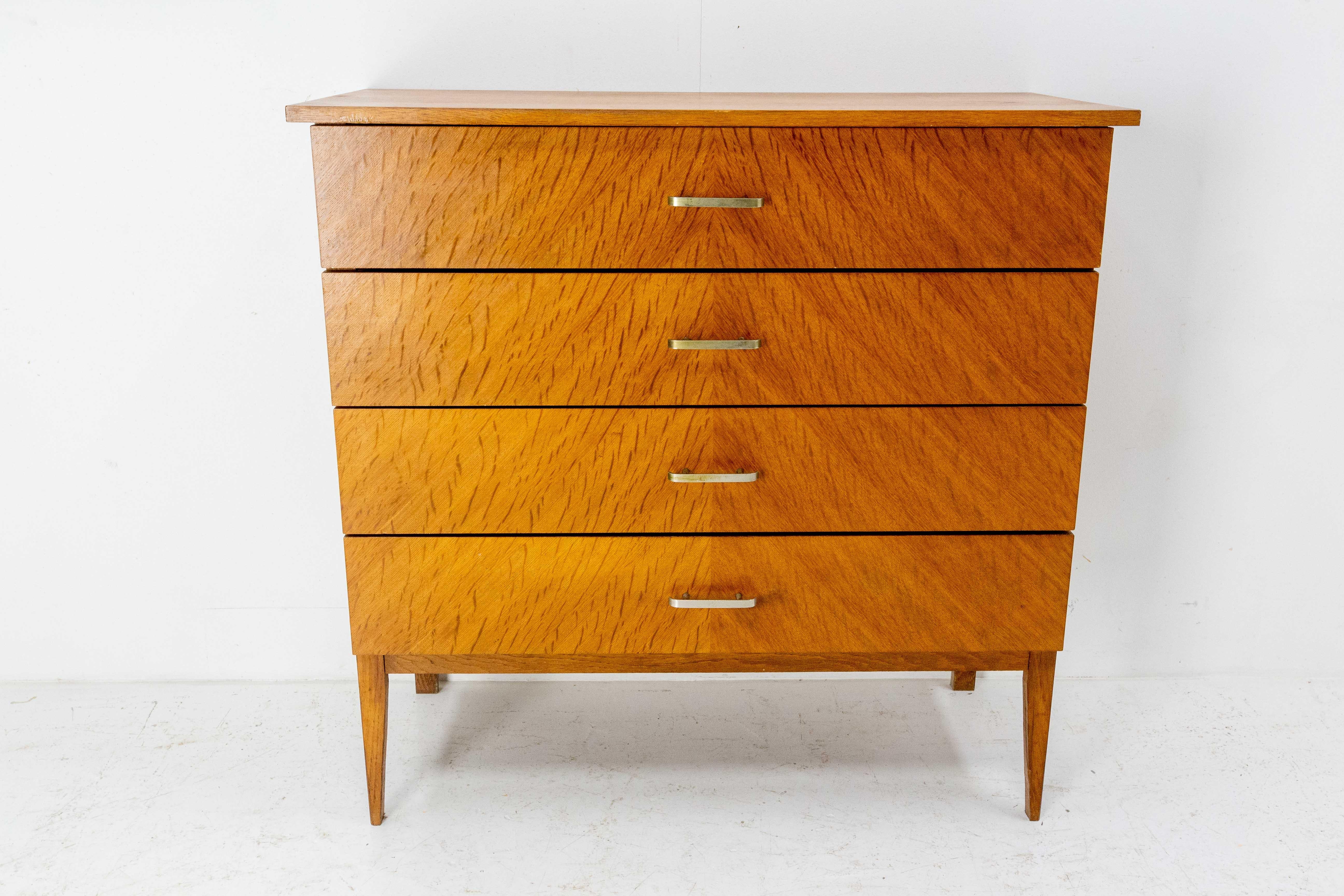 Veneer oak mid-century chest of drawers. 
Commode with four big drawers,
Made in France circa 1950.
Typical 1950 design.
Good vintage condition.

Shipping:
L92 P42 H91 26,4kg.