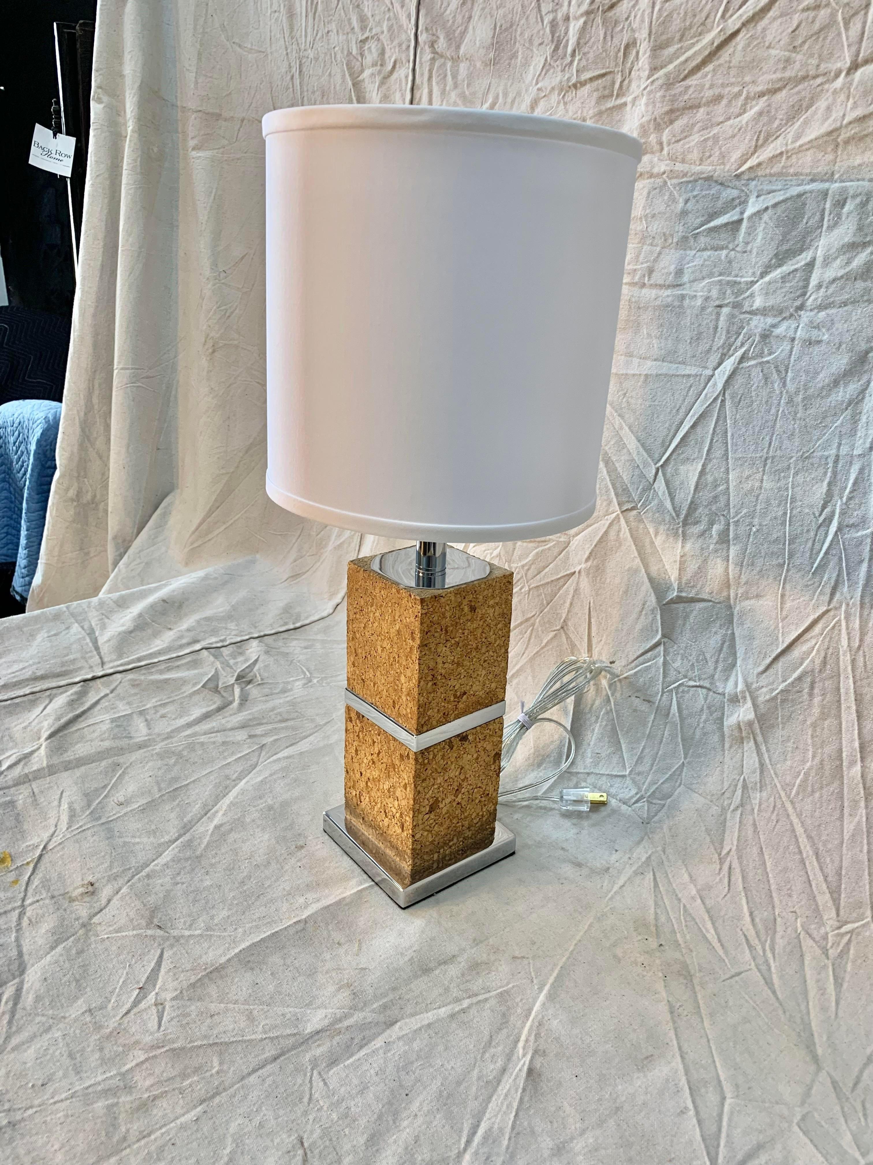 Mid-Century Modern Lampe de table en liège et chrome en vente