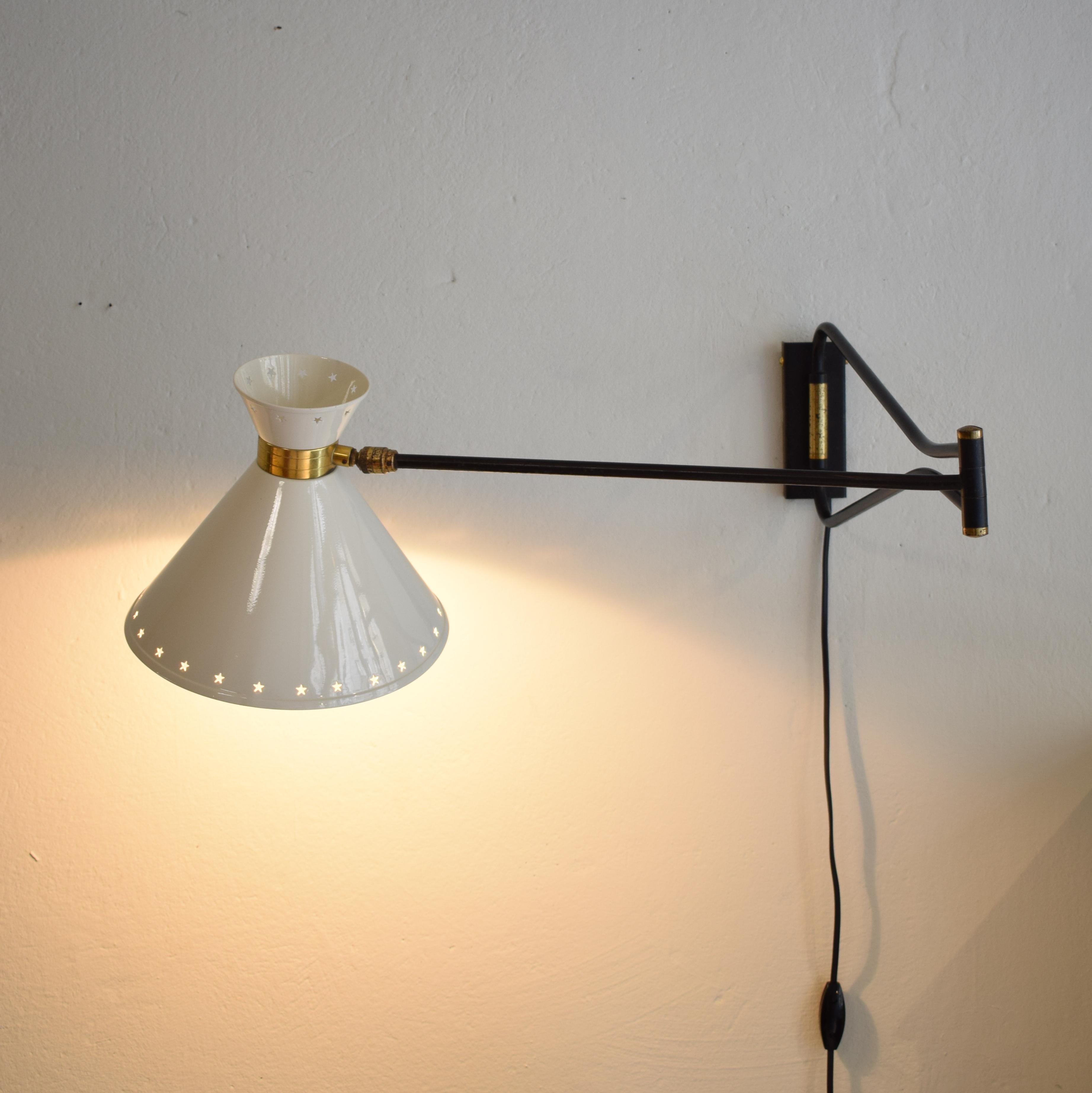 French Midcentury Creme Swing Arm Wall Light Lamp by Rene Mathieu / Lunel, 1950 In Good Condition In Berlin, DE
